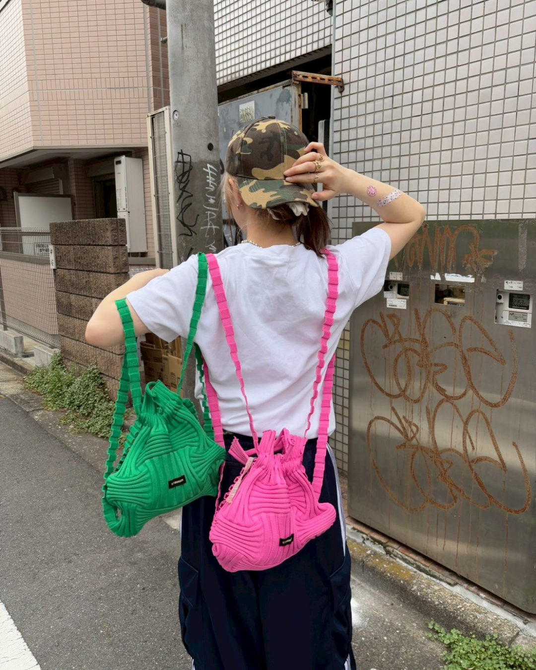 ビビッドカラーナップサック AW1033