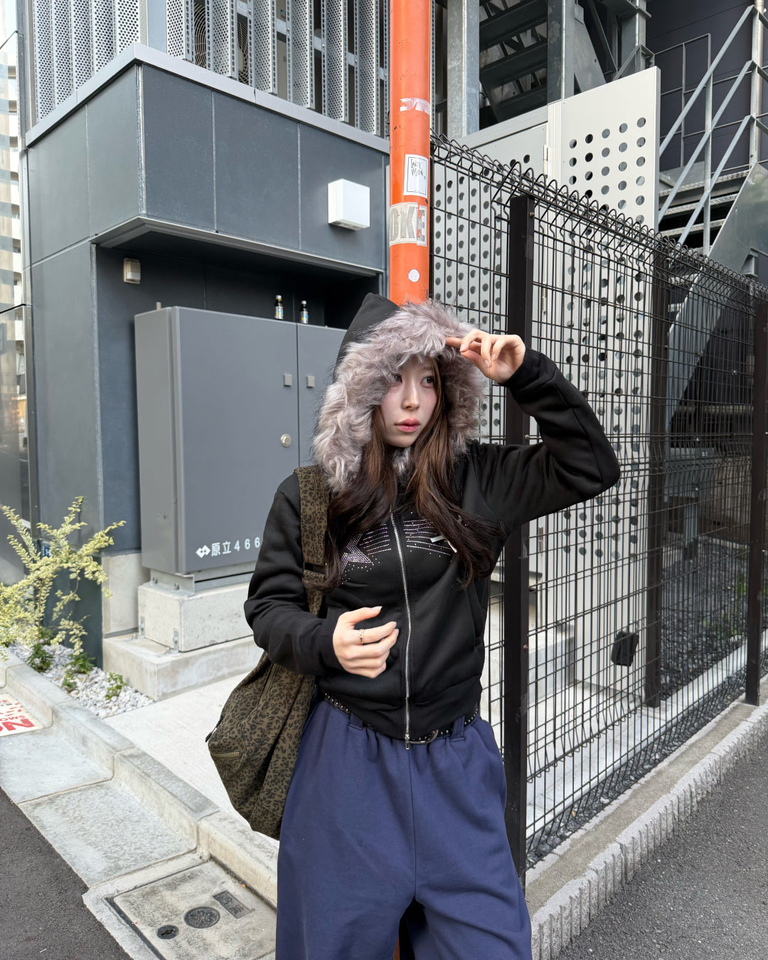 スターラインストーンラメファーパーカー AW3002 – YOLO（ヨロ