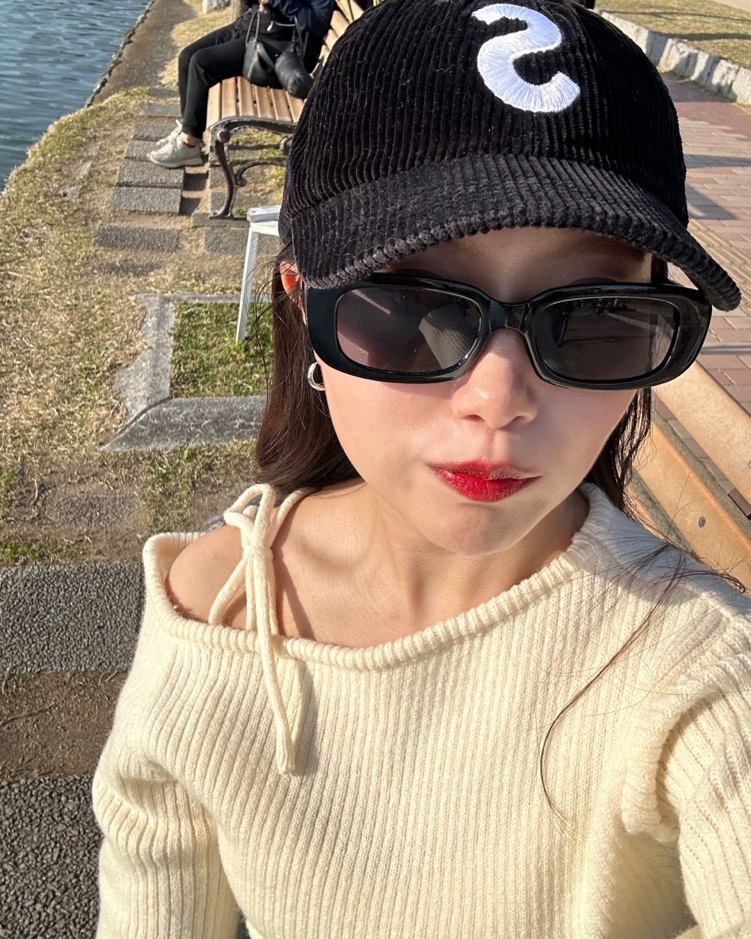 One-shoulder strap knit AY00018