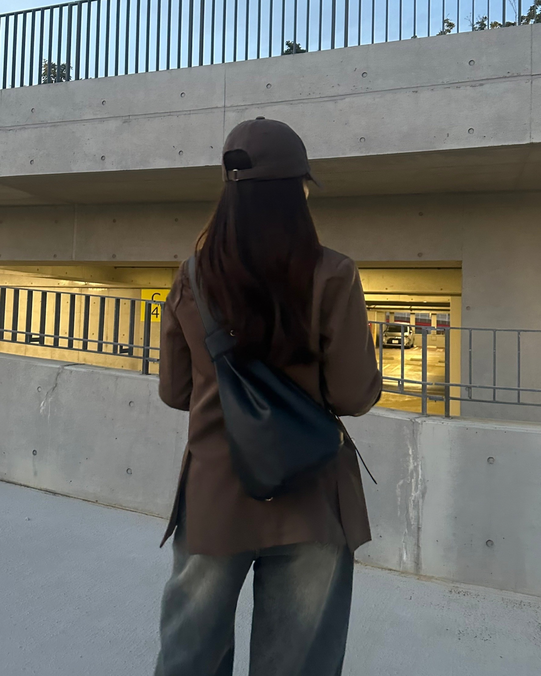 クロスボディレザーバッグ AY0110