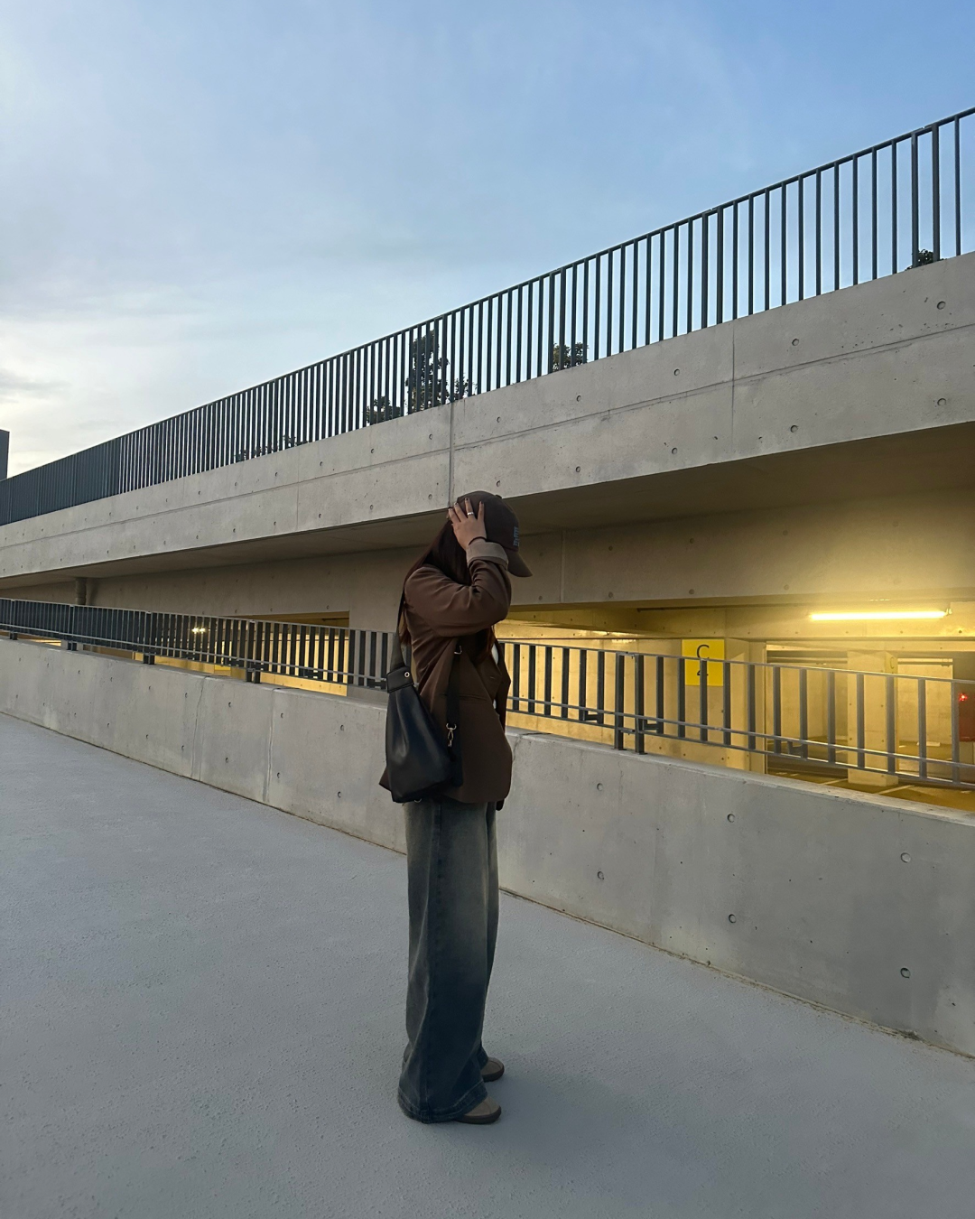 クロスボディレザーバッグ AY0110