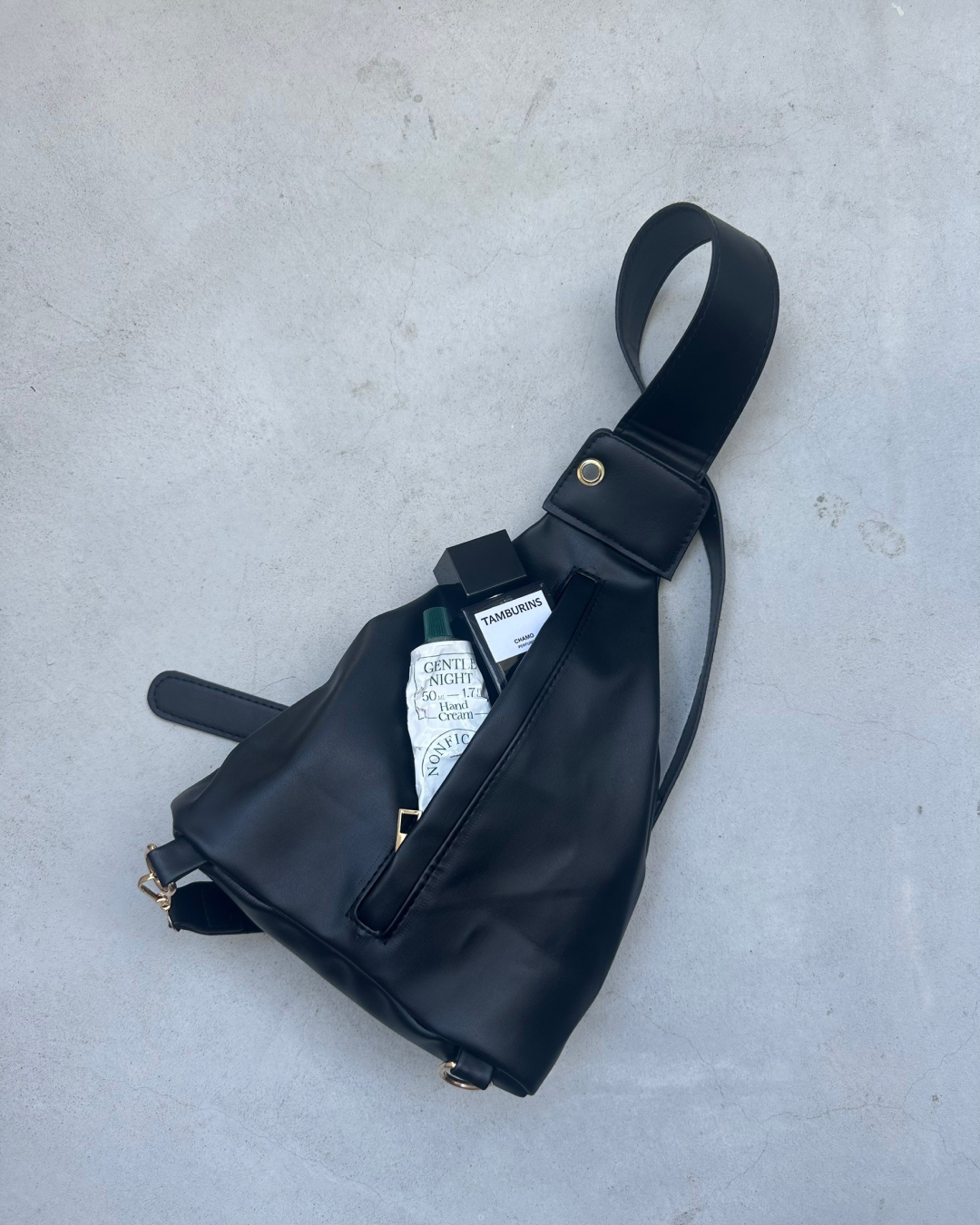 クロスボディレザーバッグ AY0110