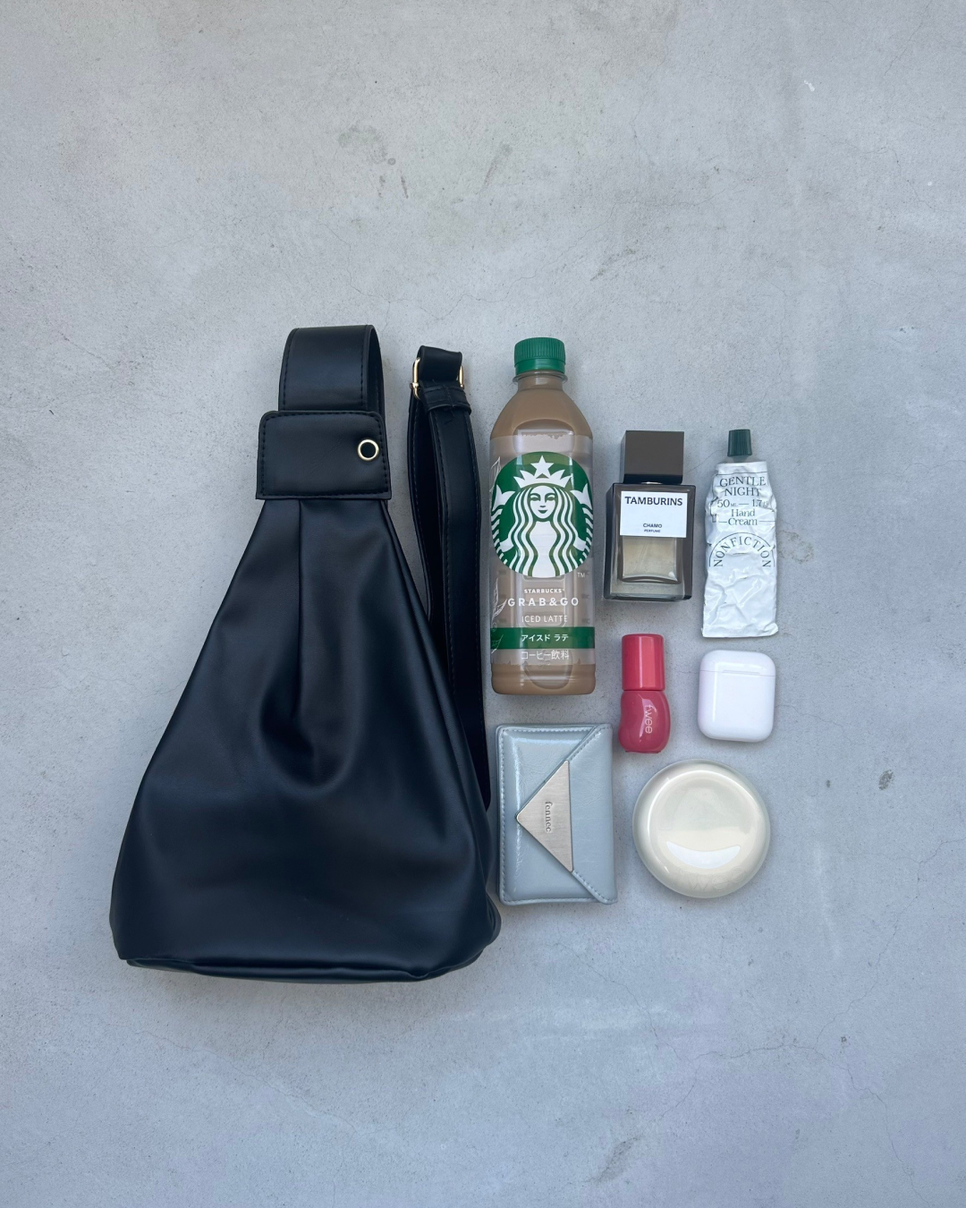 クロスボディレザーバッグ AY0110