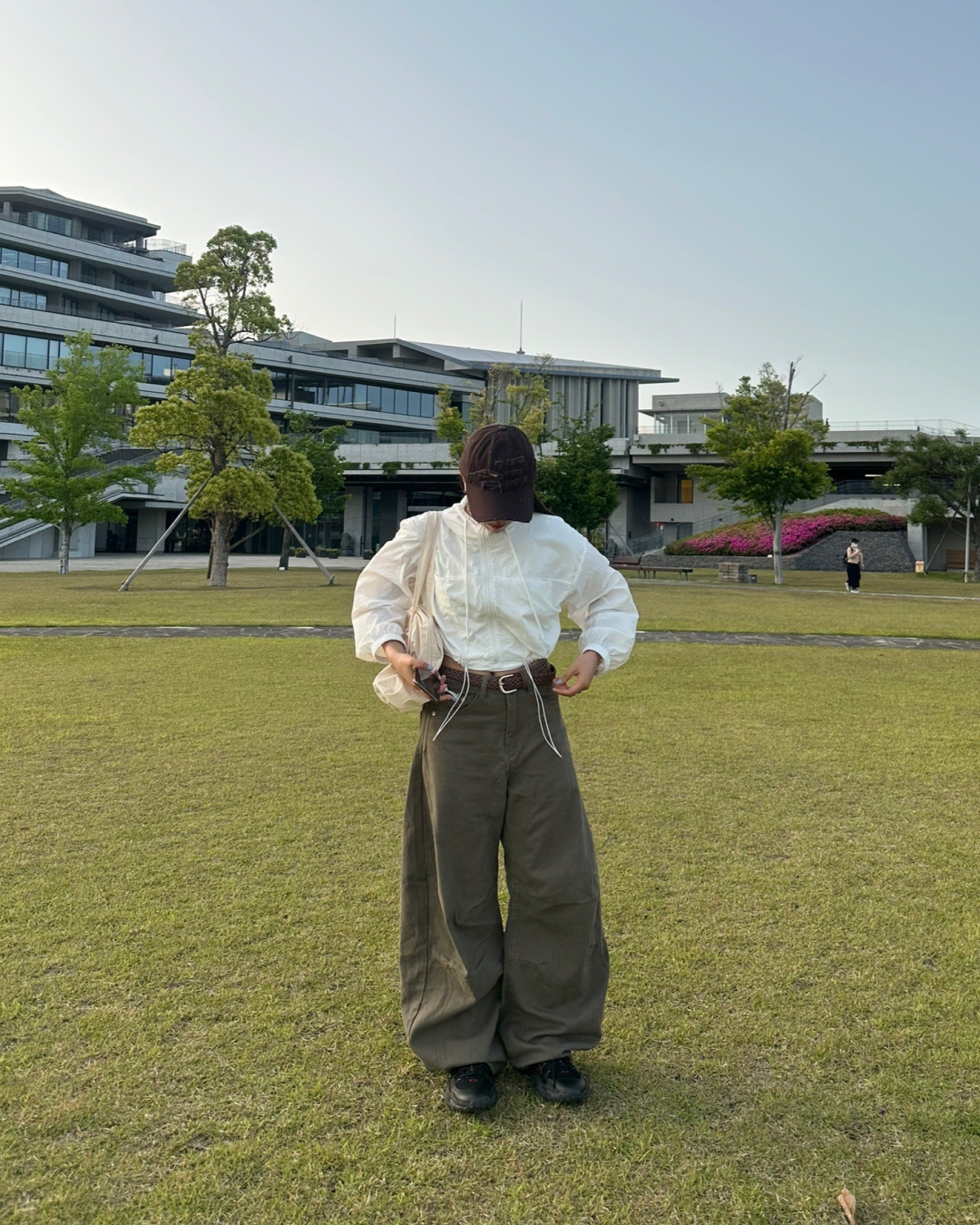 ワイドカーブシルエットパンツ AY0636
