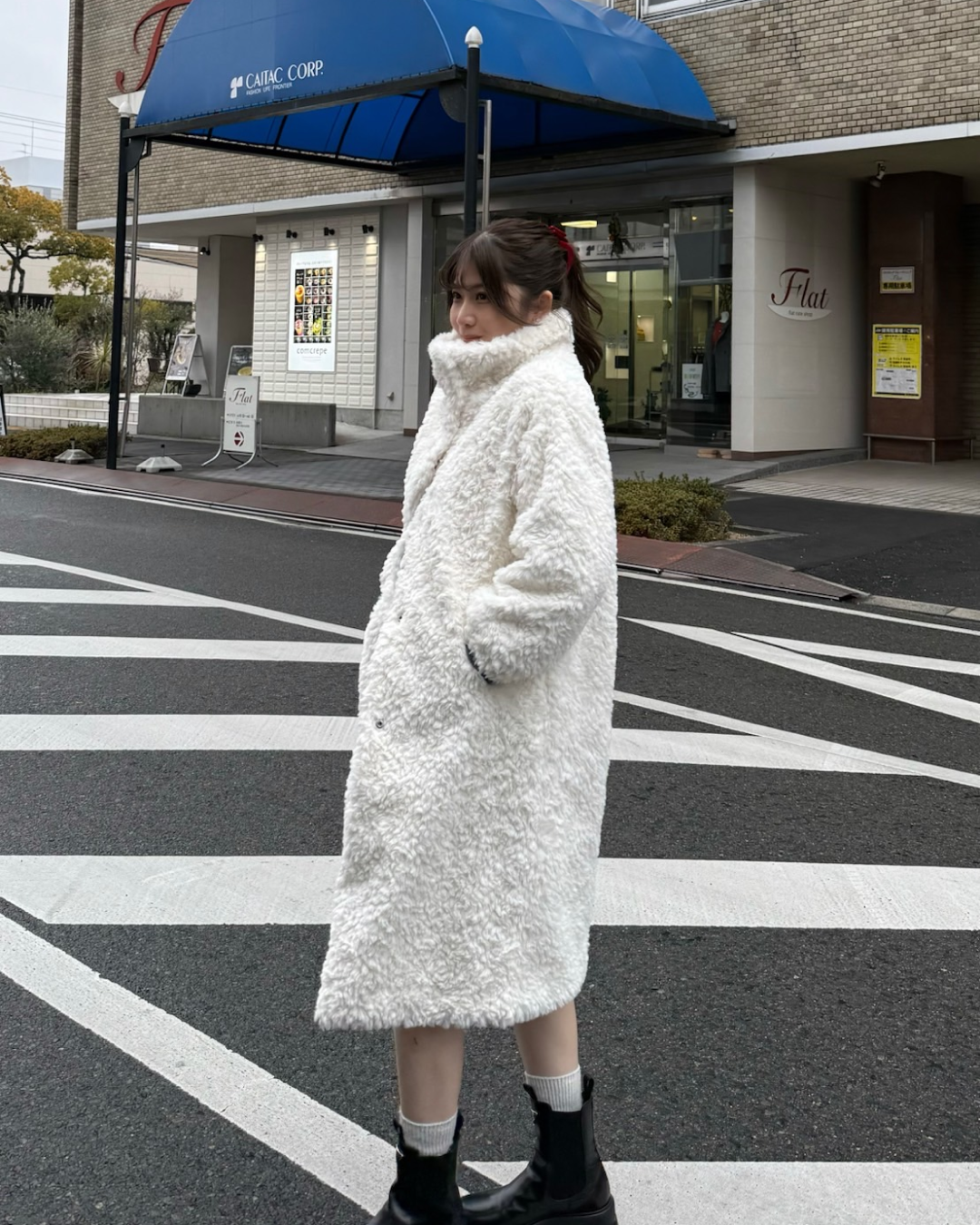 ハイネックロングコート