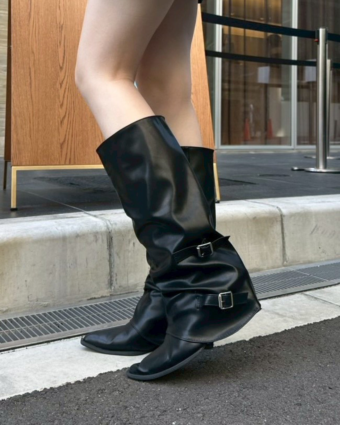 サイドベルトポインテッドトゥブーツ BM0096