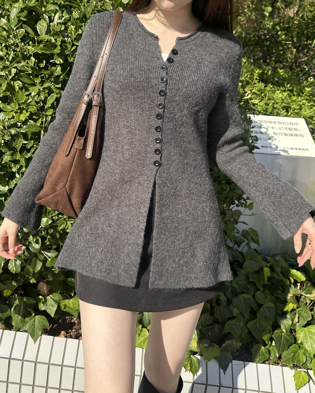 Vネックペプラムニット BM3001