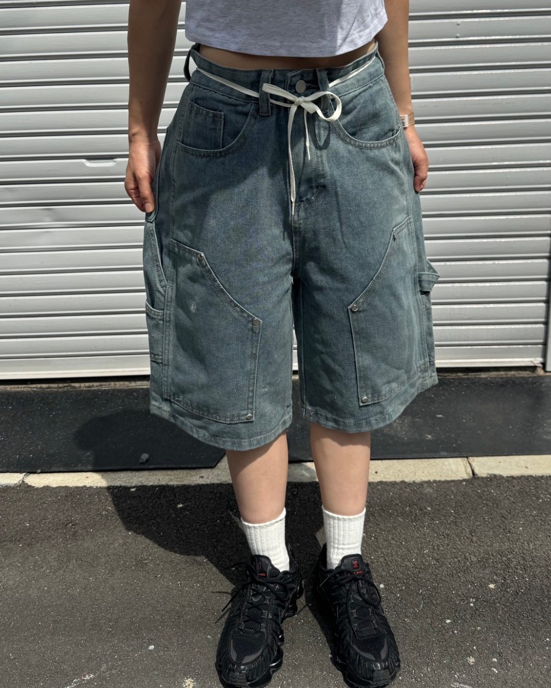 スタッズ付きデニムショートパンツ C0064