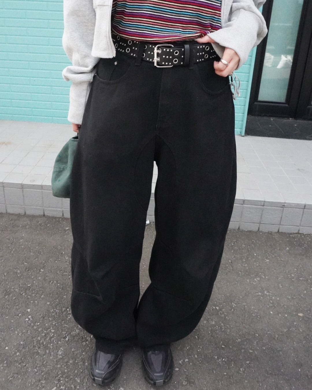 ワイドレッグブラックデニムパンツ
CH0146