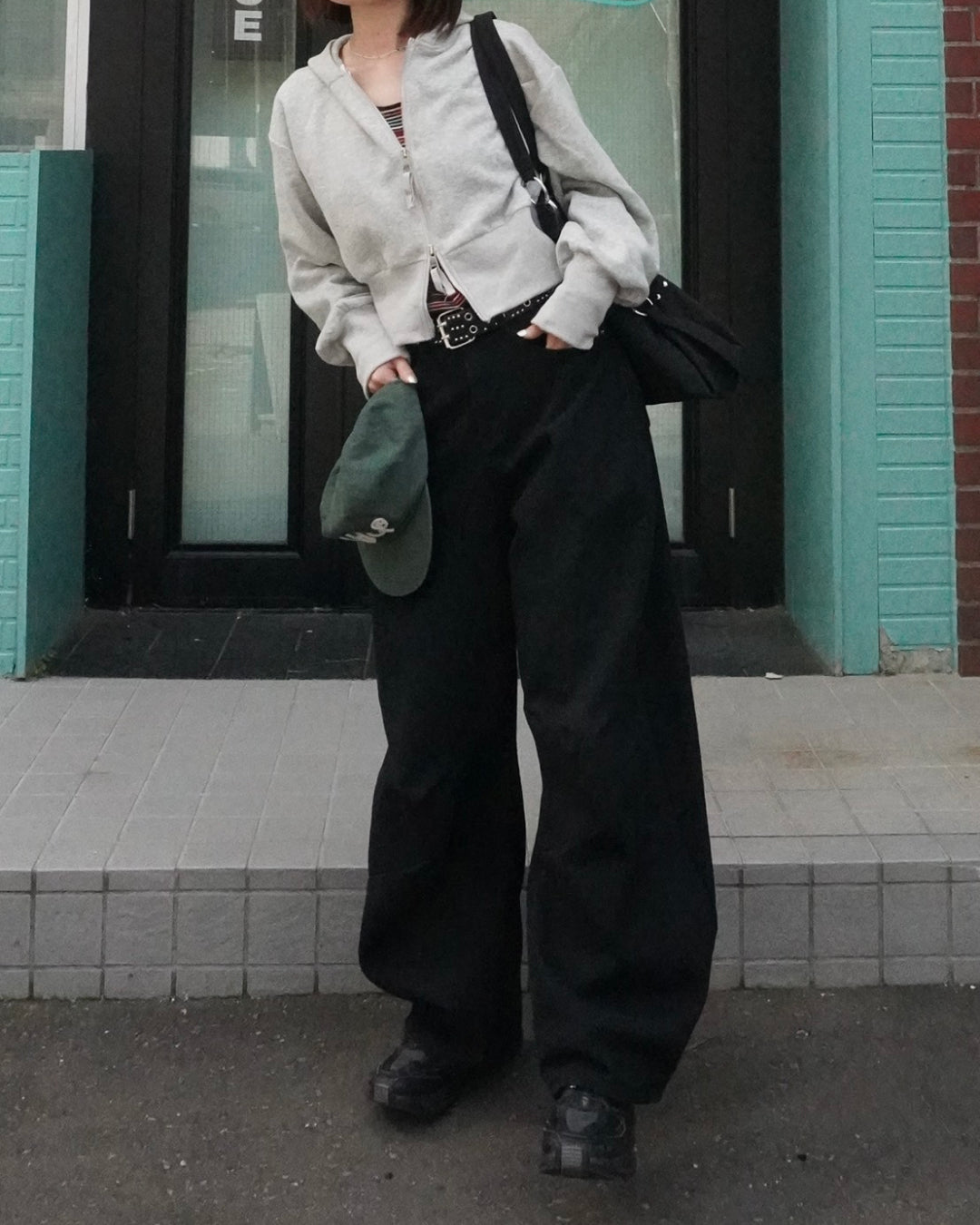 ワイドレッグブラックデニムパンツ
CH0146