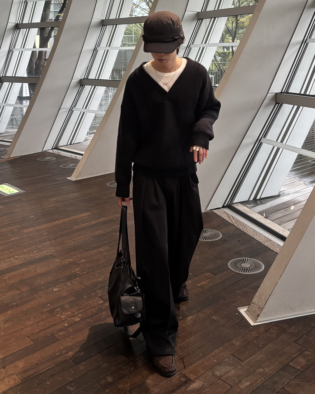 ブラックVネックニット GA0118