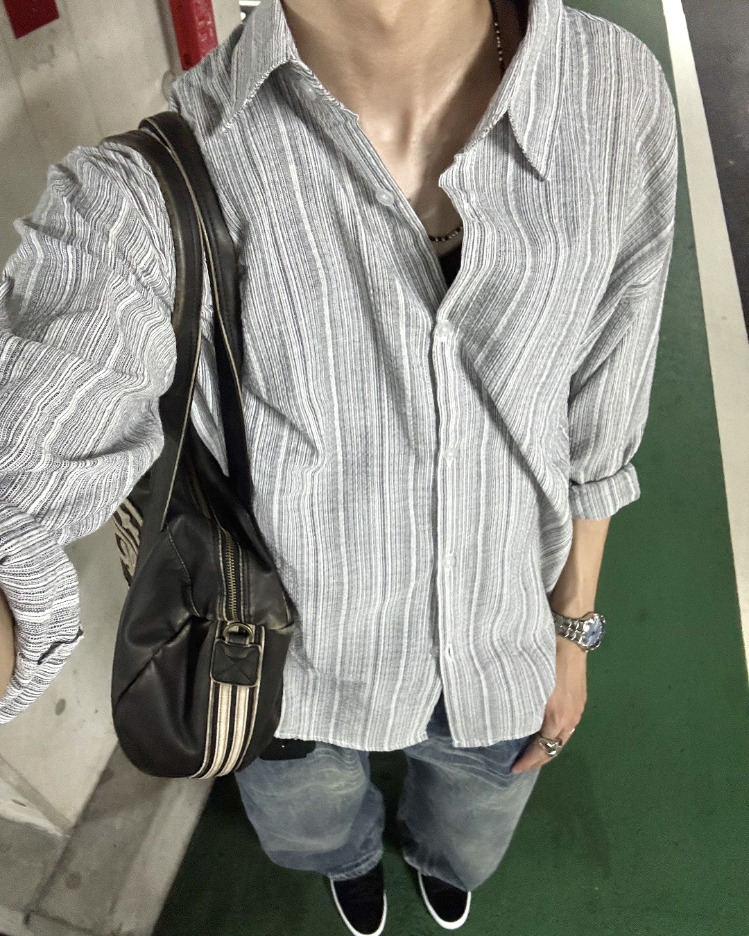 ルーズフィットバイカラーシャツ HS0283
