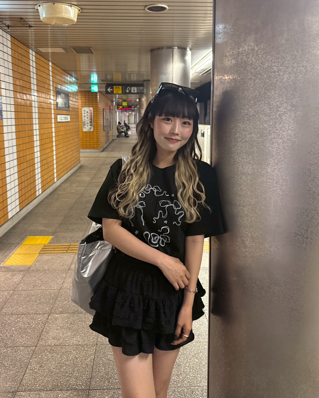 リボンモチーフプリントTシャツ HZ1006