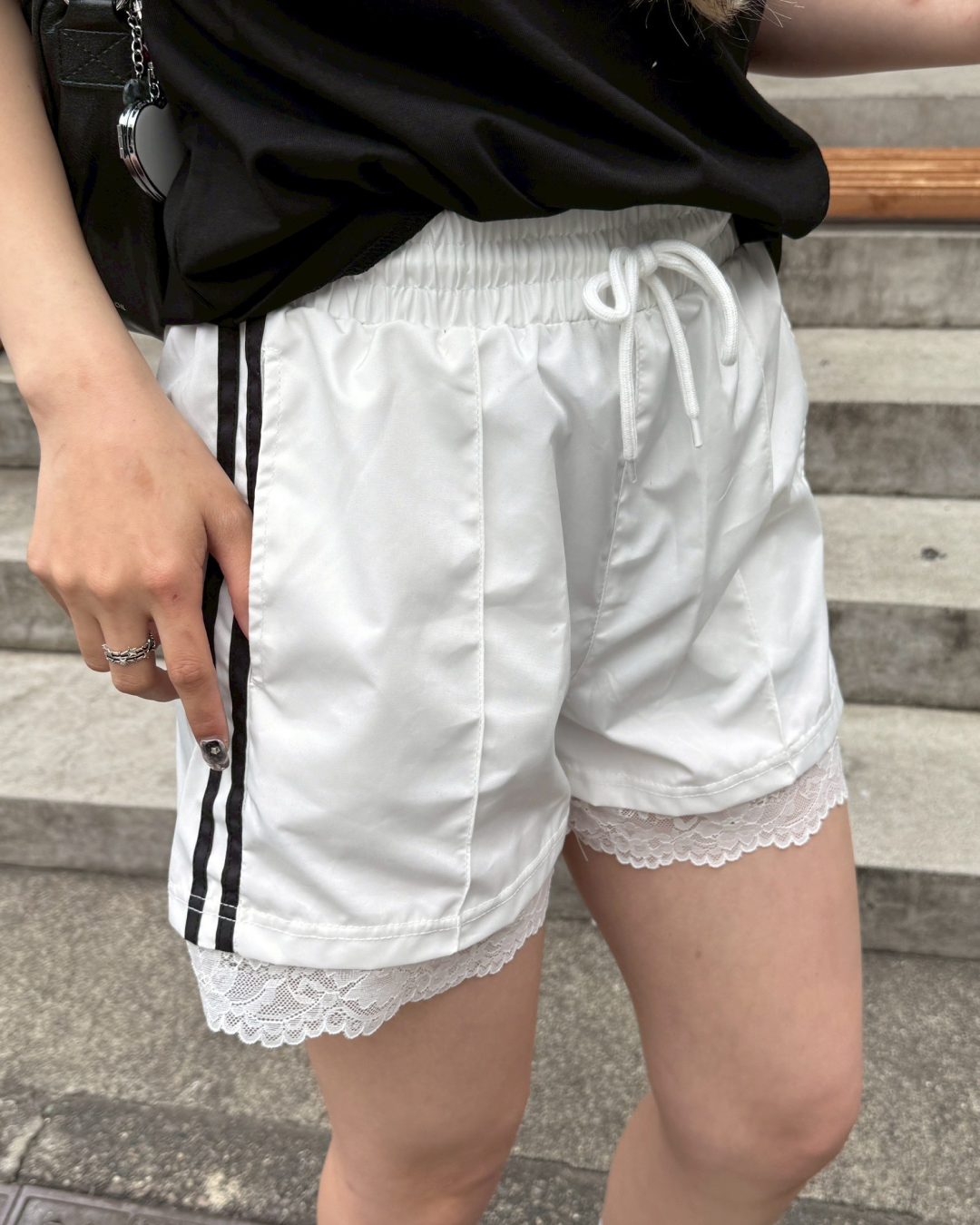 ホワイトスポーティーレースショートパンツ HZ1054 – YOLO（ヨロ