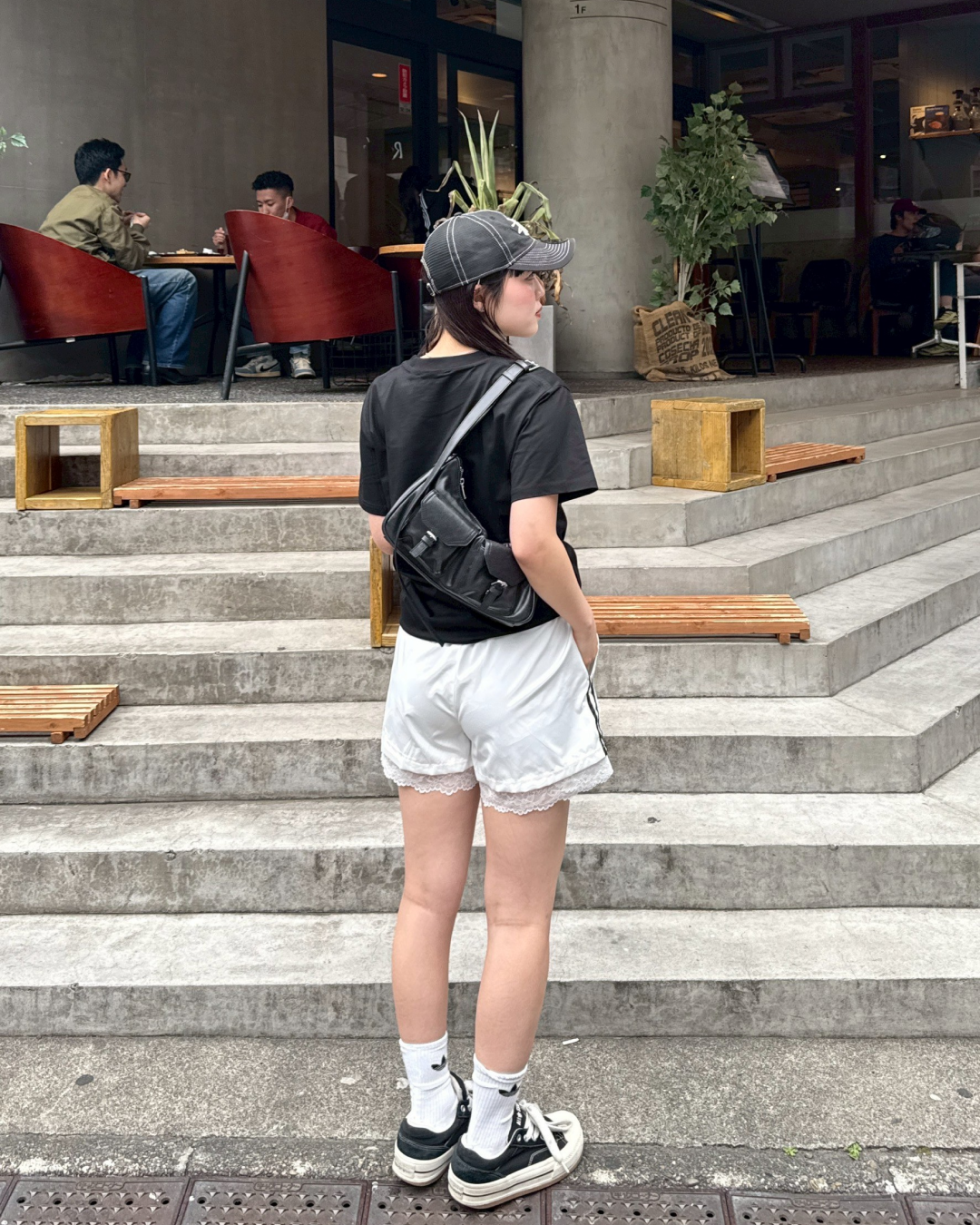 スポーティーレースショートパンツ HZ1054