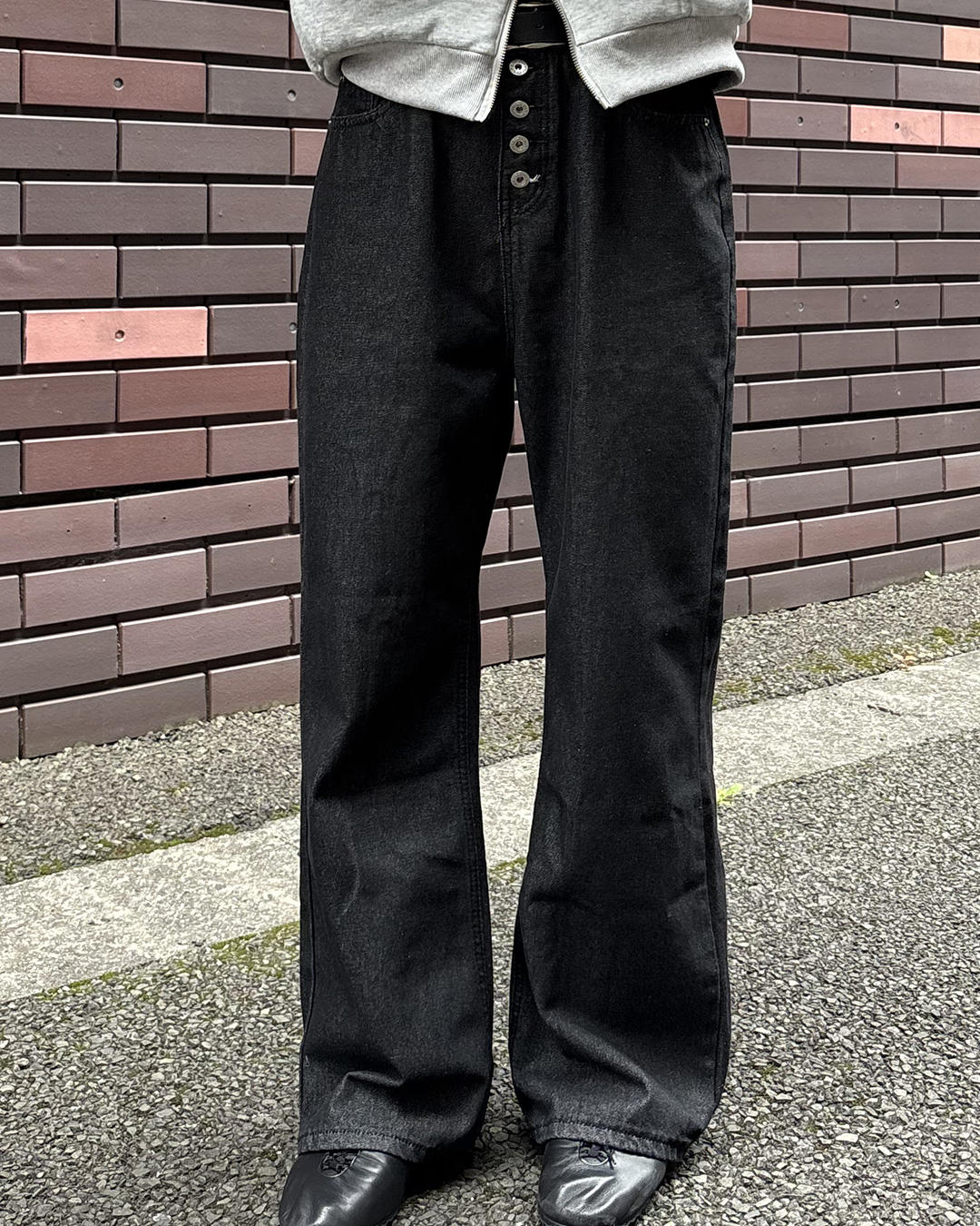 ボタンフライブラックデニムパンツ IK0363