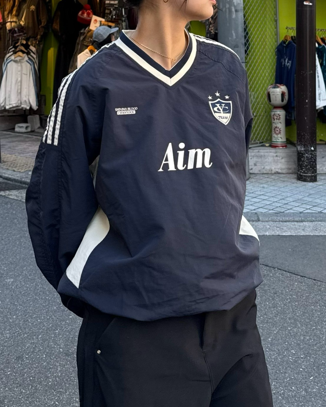 Vネックナイロンプルオーバー K0377