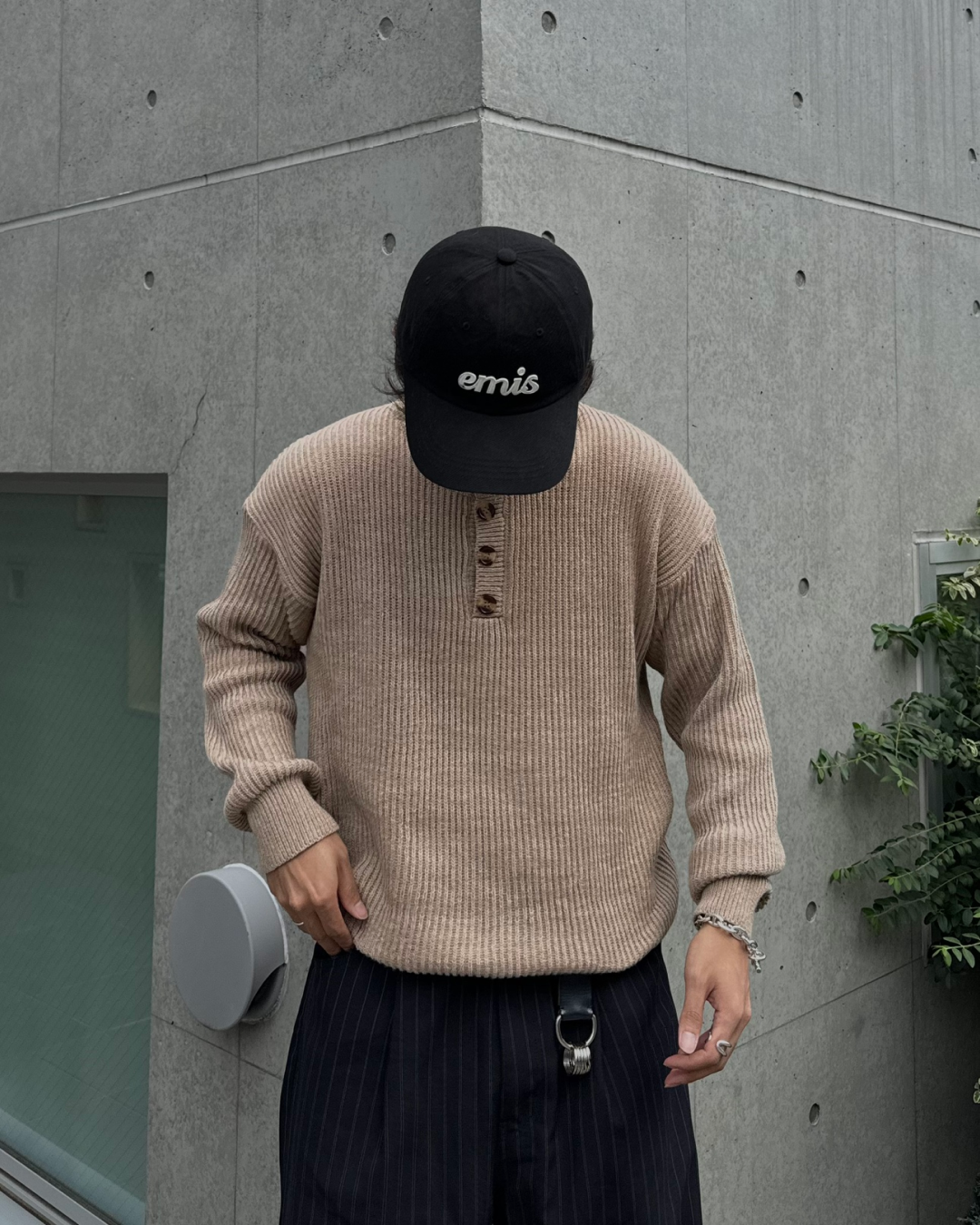 ラウンドネックボタンニット KA1240