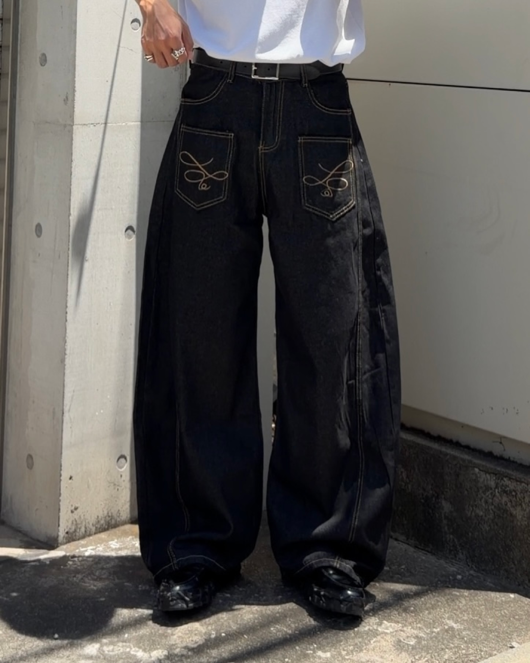 Corona ブラックデニム ワイドレッグパンツ　M （ほぼ未使用） フロントデザインワイドレッグデニムパンツ KA7306 – YOLO（ヨロ