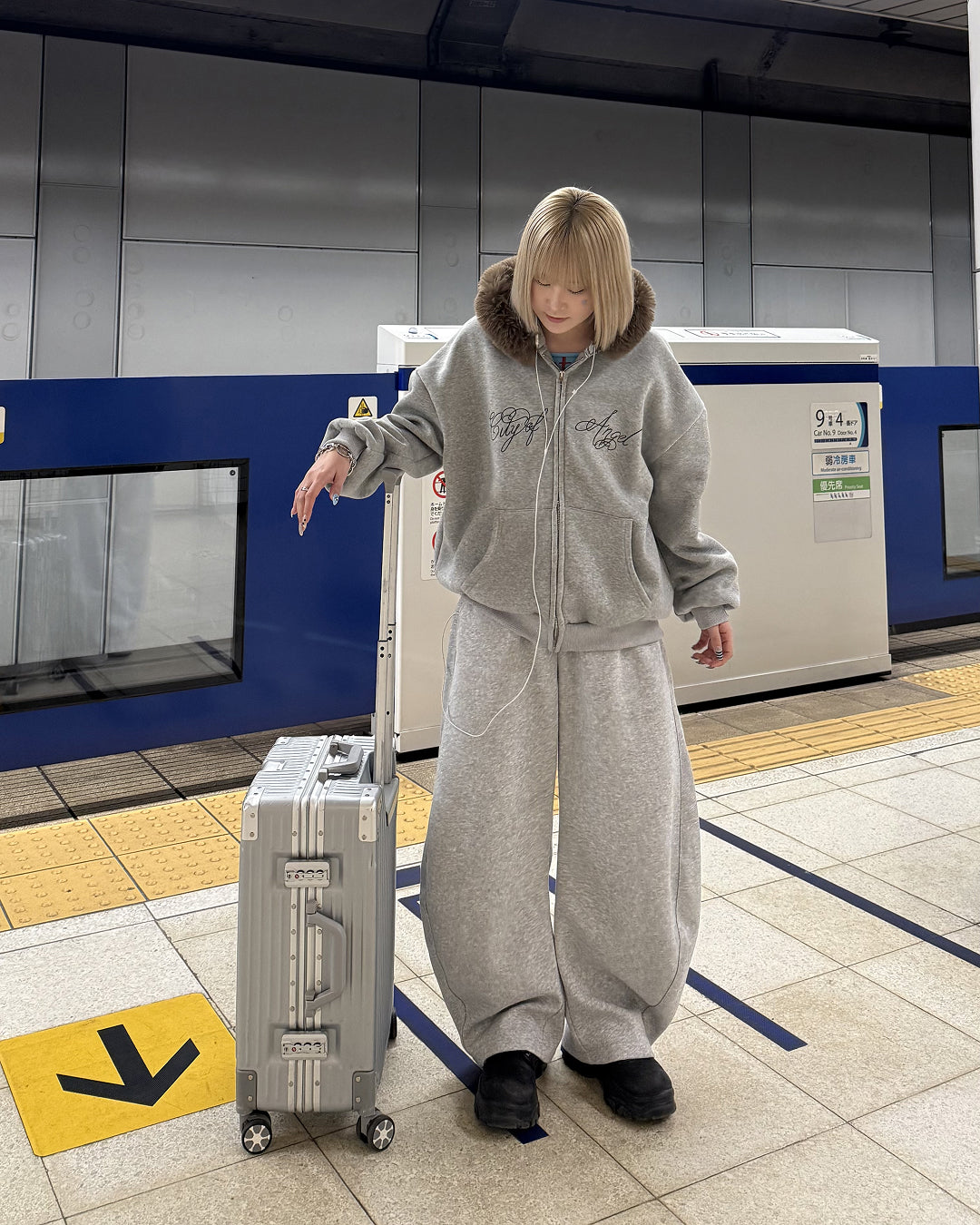 ルーズシルエットファージップアップフーディ
KC0180