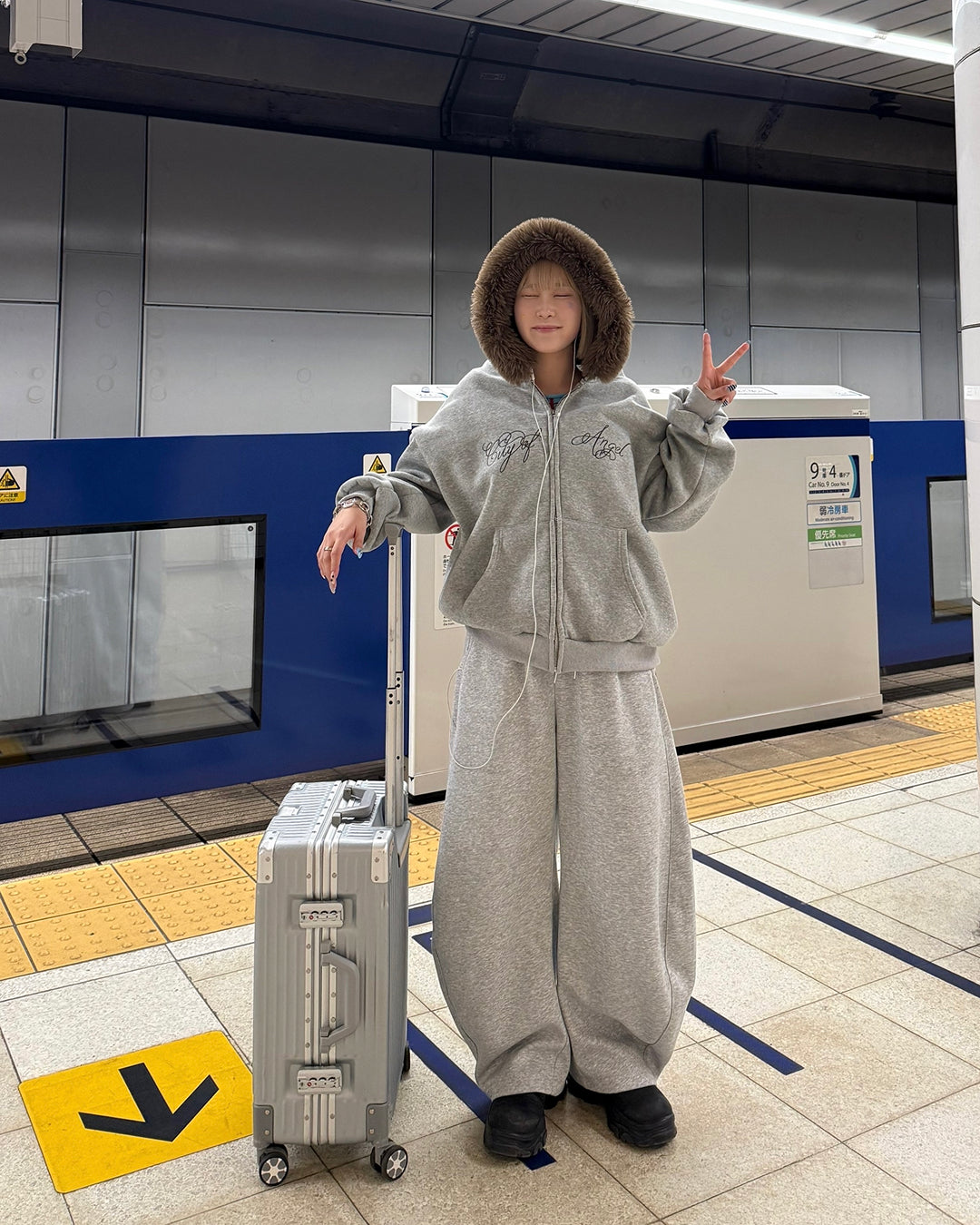 ルーズシルエットファージップアップフーディ
KC0180