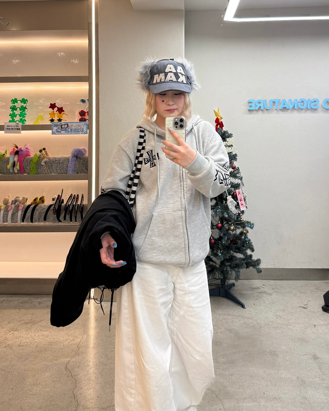 アーム刺繍スウェットフーディー
KC0208