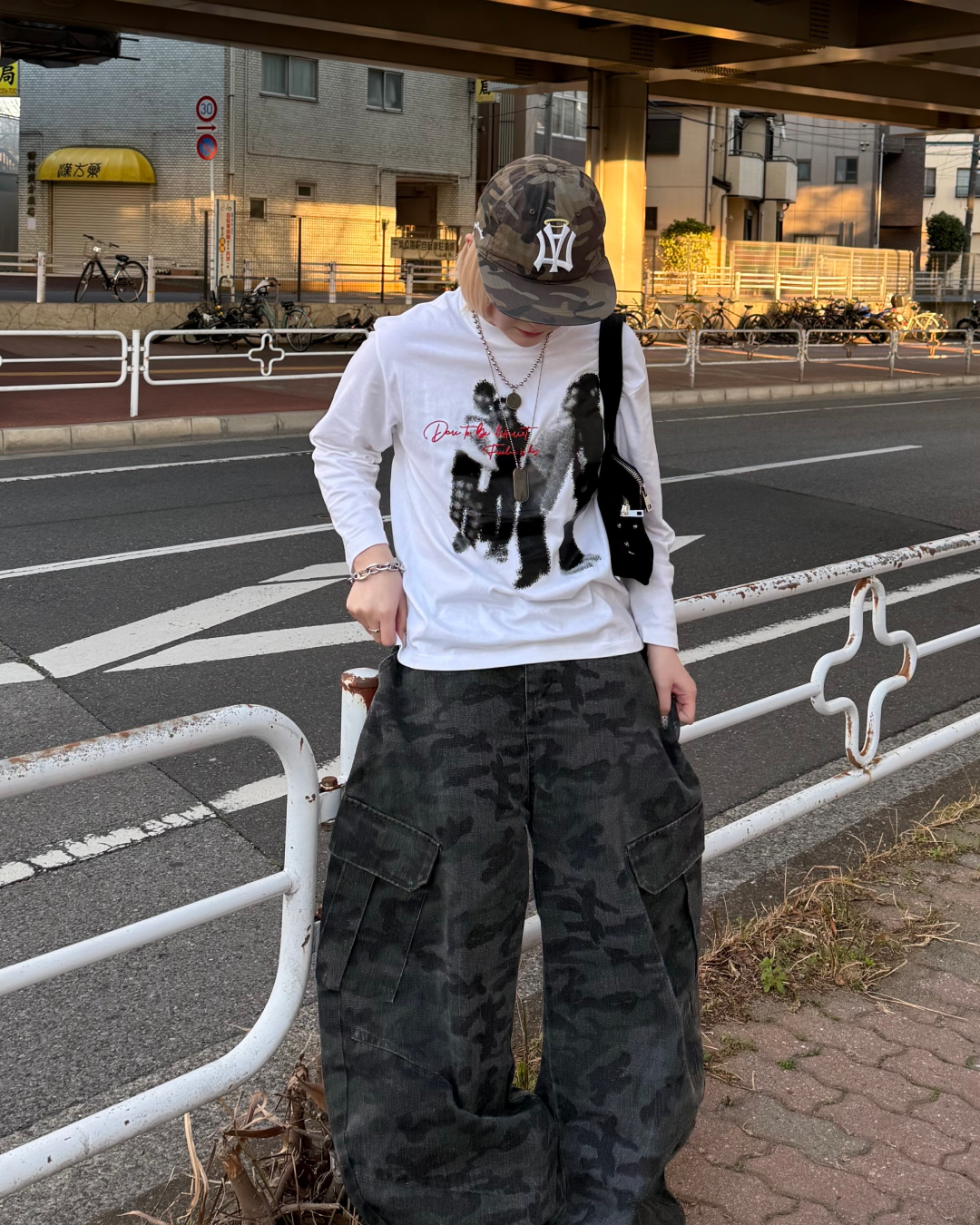 シルエットグラフィックプリントTシャツ KC0236