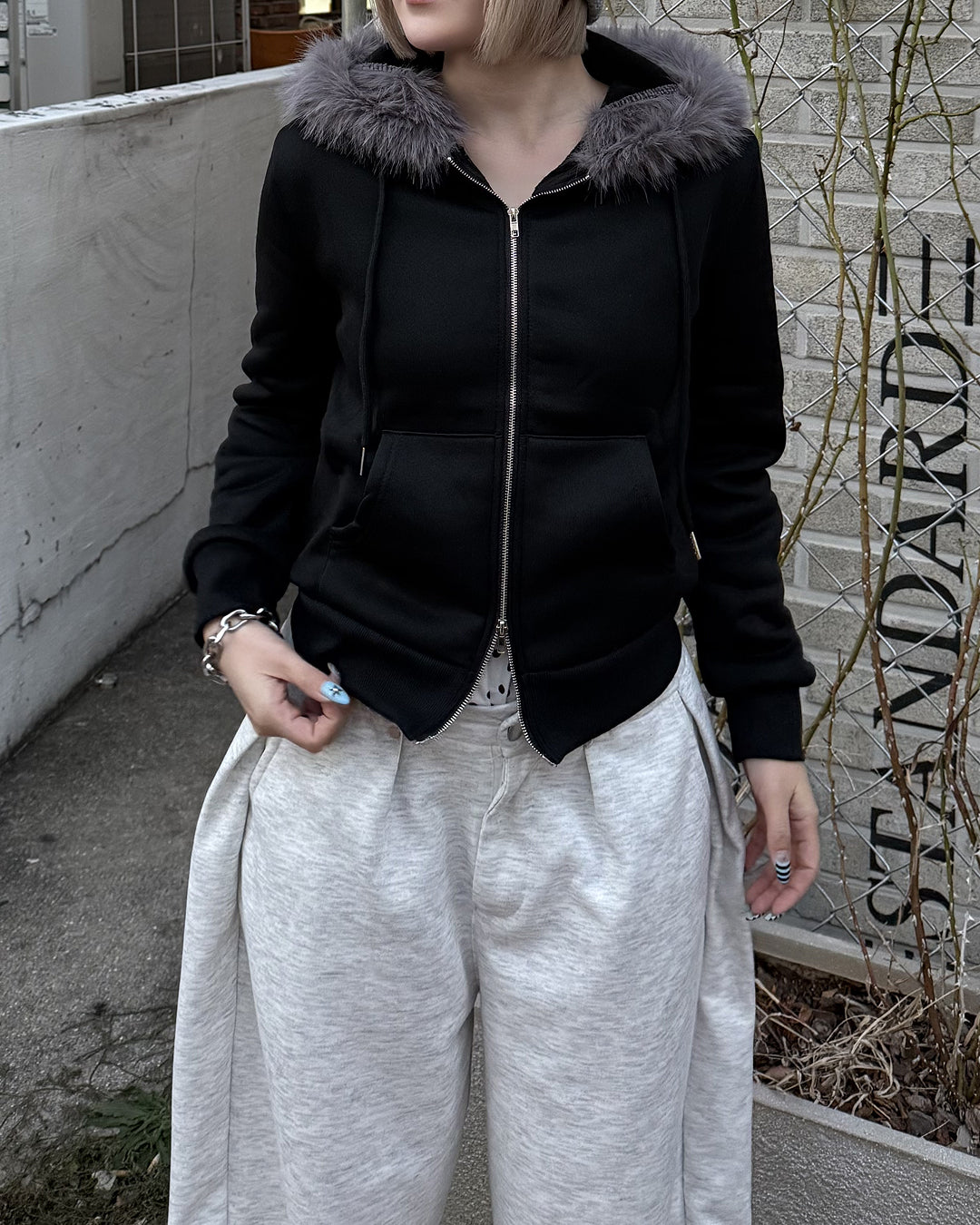 ファーフーディブラックジップアップ KC3005 – YOLO（ヨロ