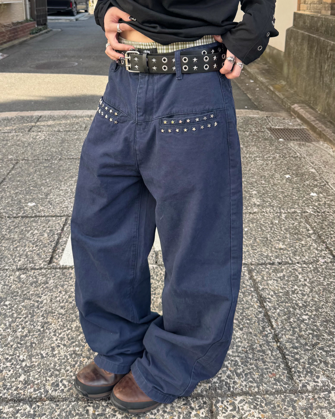 スタッズストレートパンツ KM7044