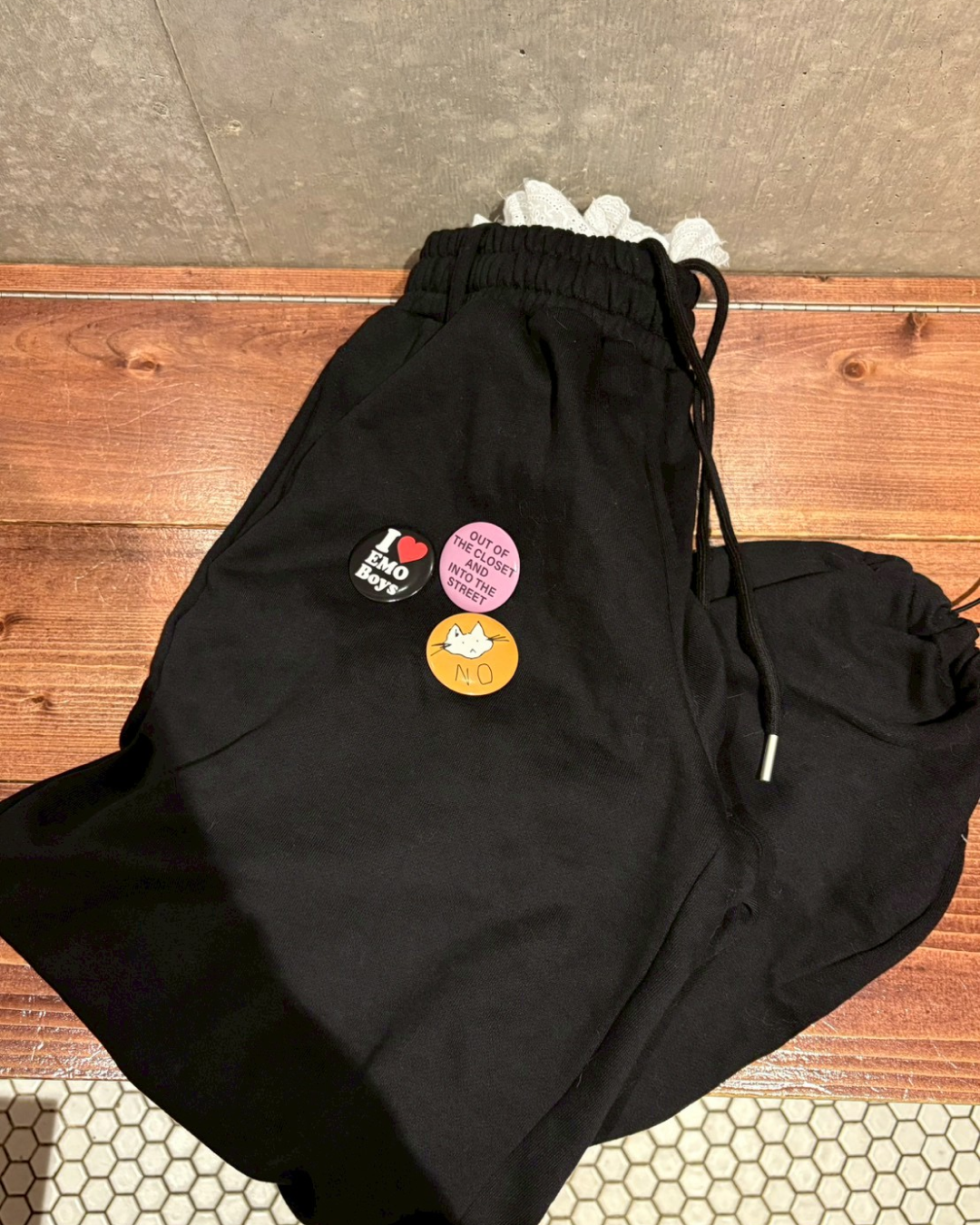 【11/25 19:00販売開始 オリジナル 即納】バッジデザインレイヤードスウェットパンツ KR6001