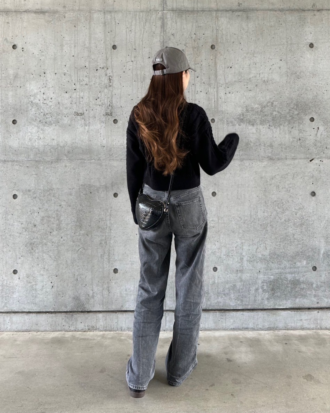 Black zip knit MN0010