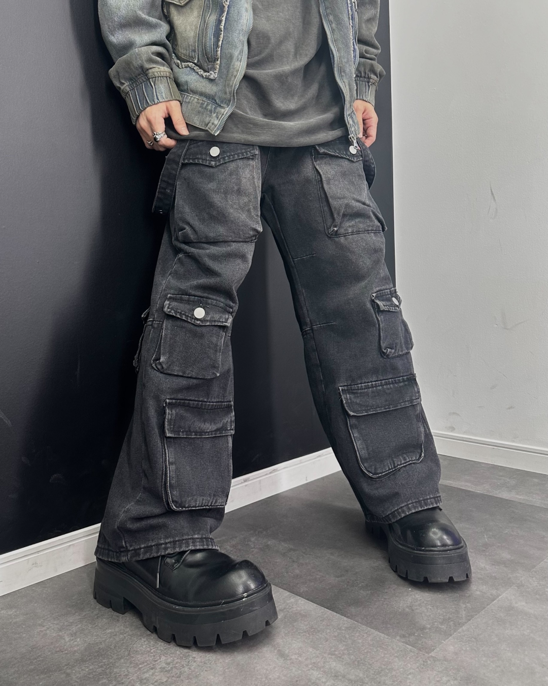 Multi-pocket heavy wash denim MO0001