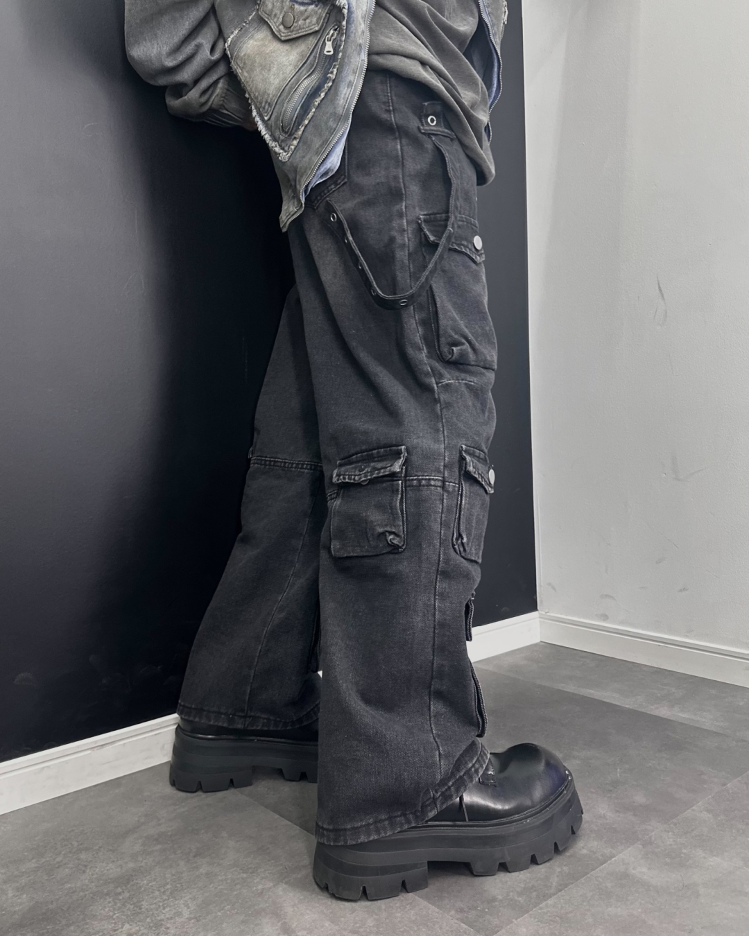 Multi-pocket heavy wash denim MO0001