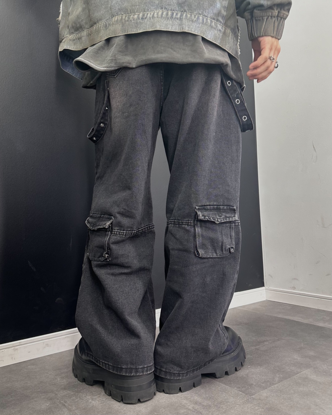 Multi-pocket heavy wash denim MO0001