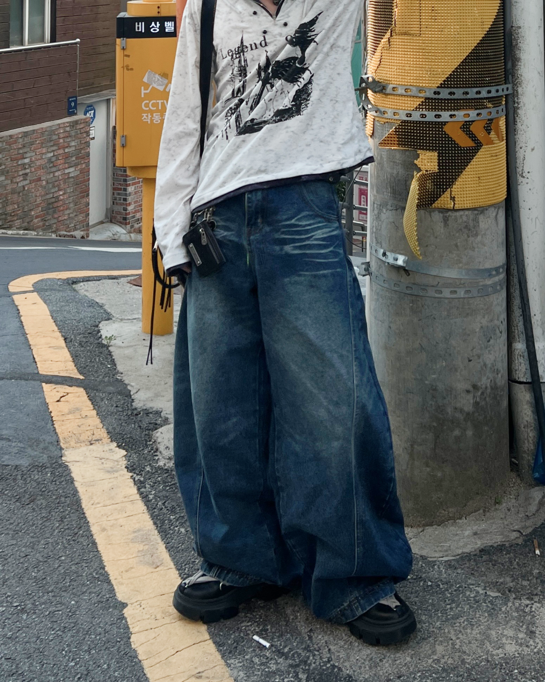 ウォッシュデザインカーブデニム MO1019 – YOLO(ヨロ)|ファッション通販 ウォッシュデザインカーブデニム MO1019 – YOLO(ヨロ)|ファッション通販