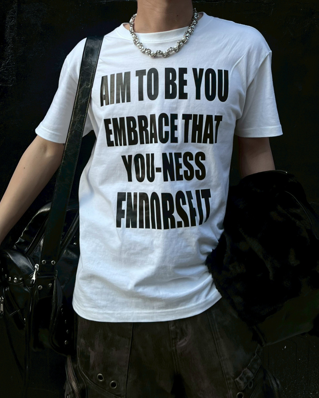 ビッグレタリングTシャツ MO1062