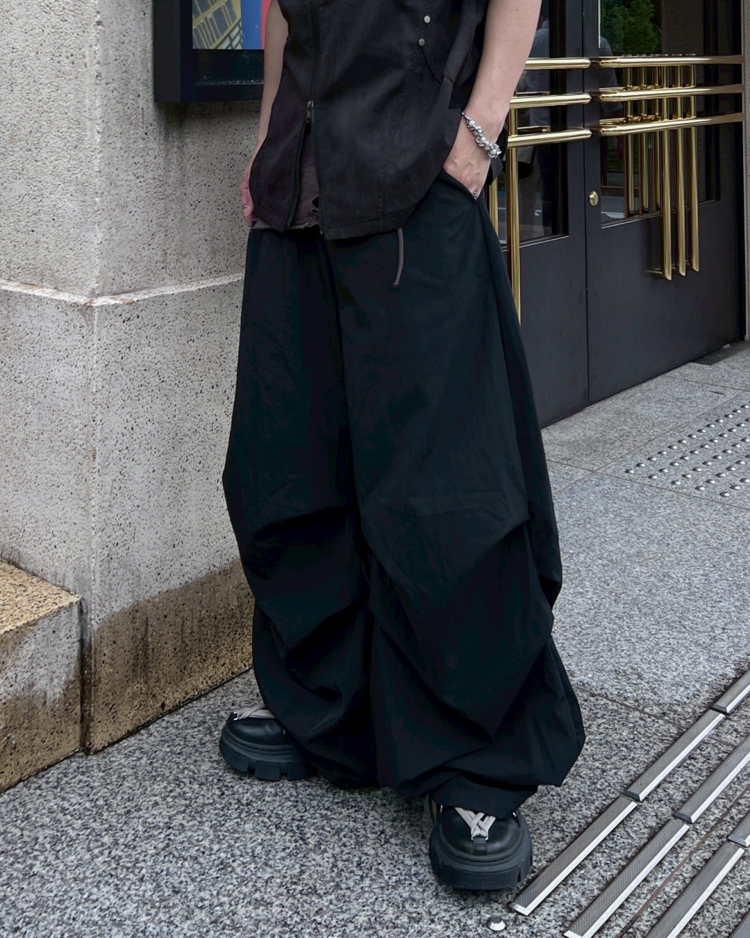 ナイロンワイドプリーツパンツ MO1114