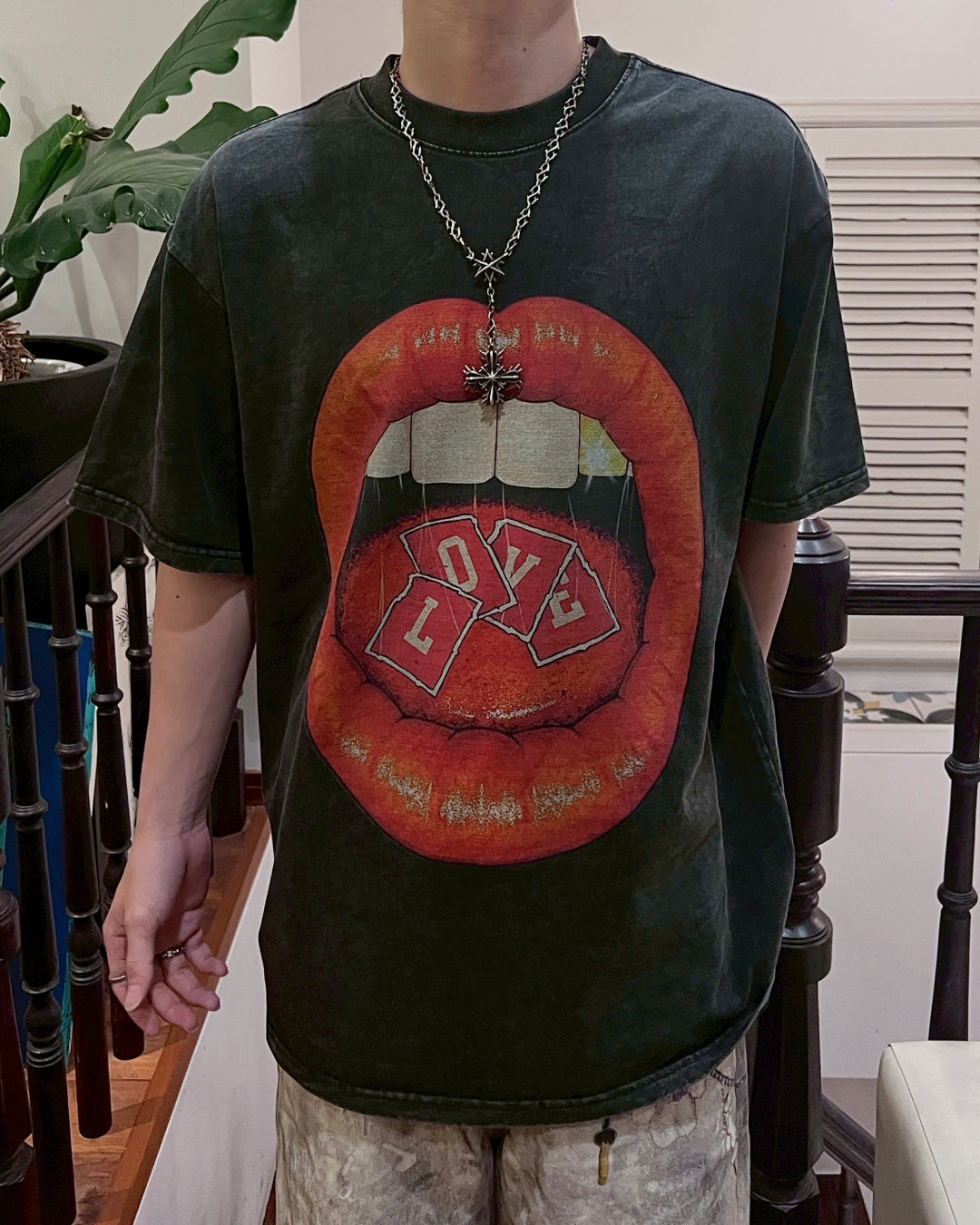 リップグラフィック LOVE Tシャツ MO1118