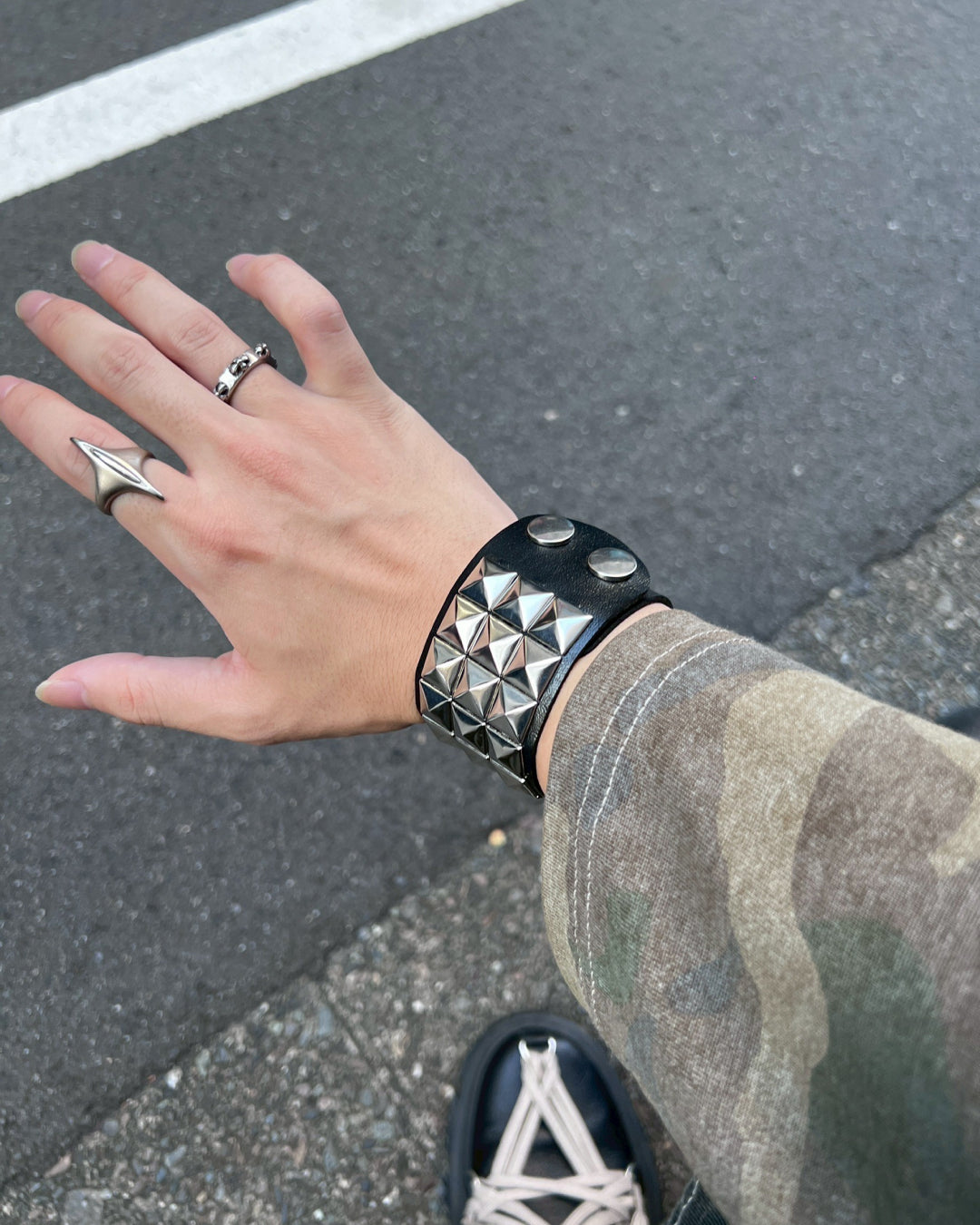 スタッズバングル MO1179