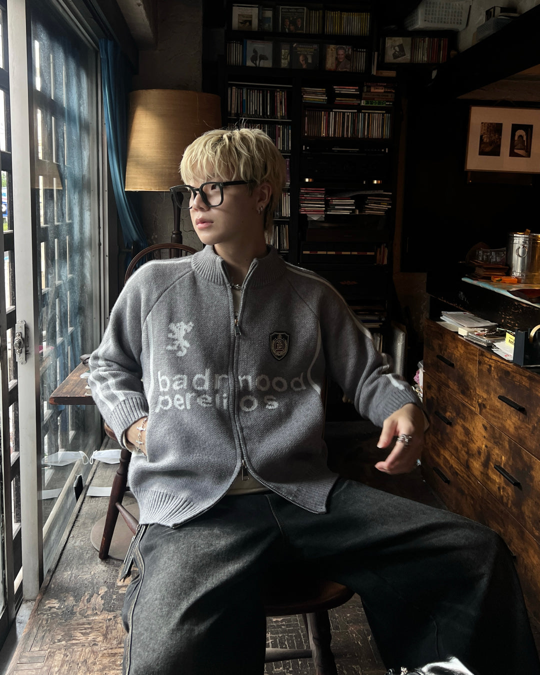 即納】フロントロゴジップニット MO1215 – YOLO（ヨロ）｜ファッション通販