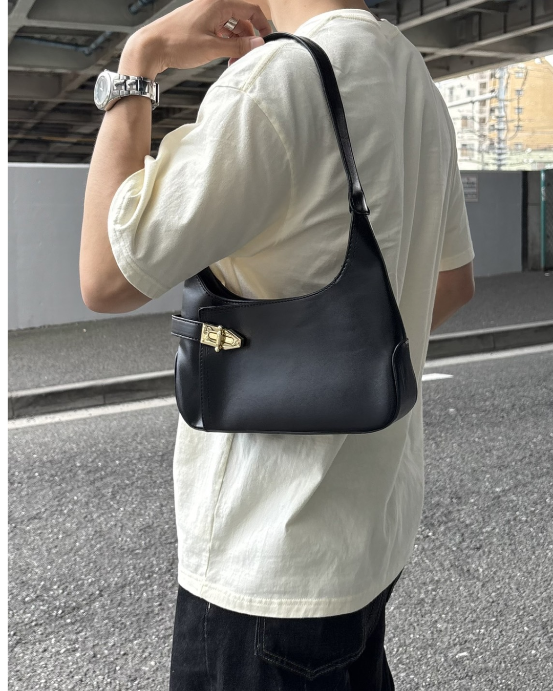 コンパクト ブラック バッグ
NA1029