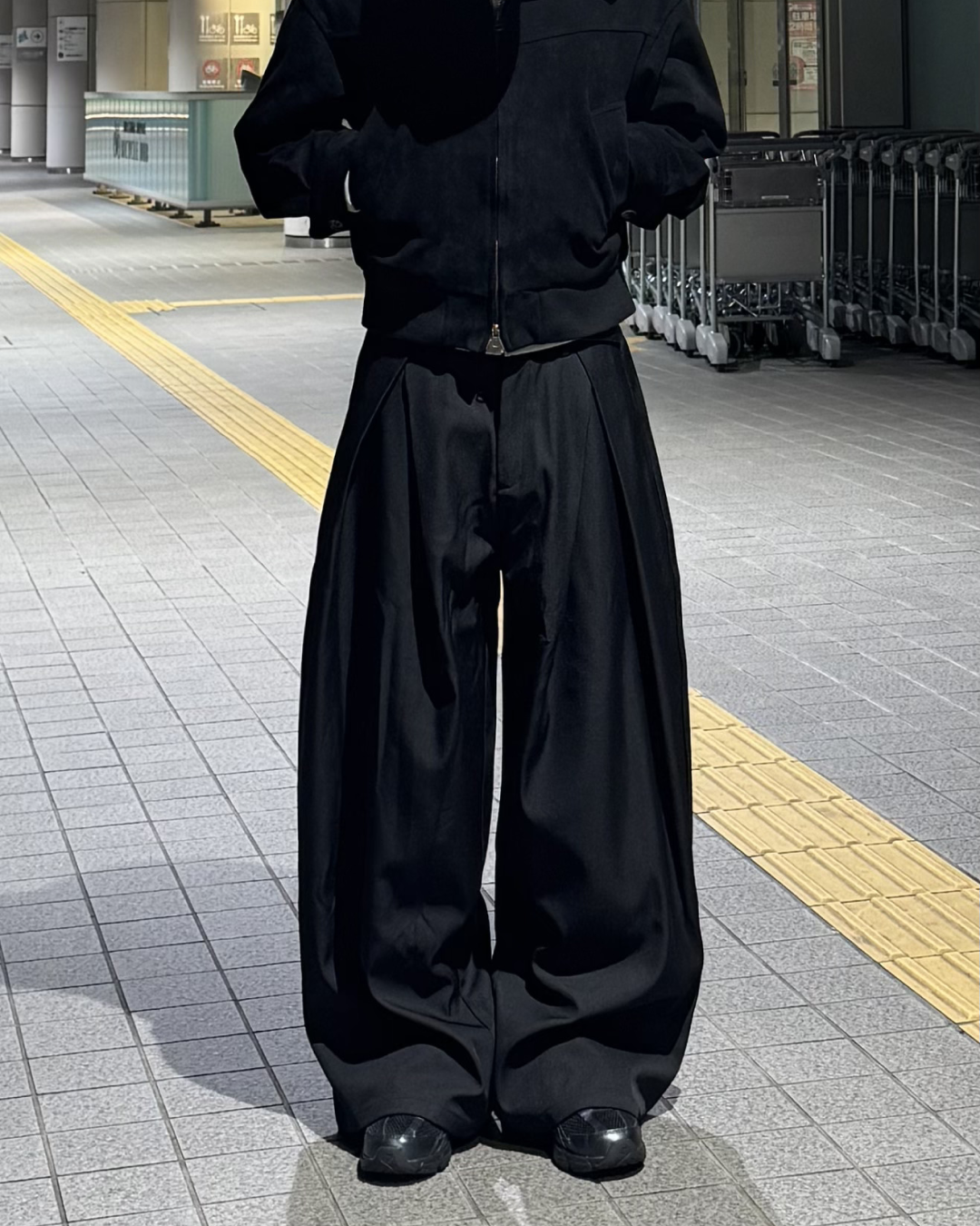 タックバルーンシルエットパンツ NS1000 – YOLO（ヨロ）｜ファッション通販