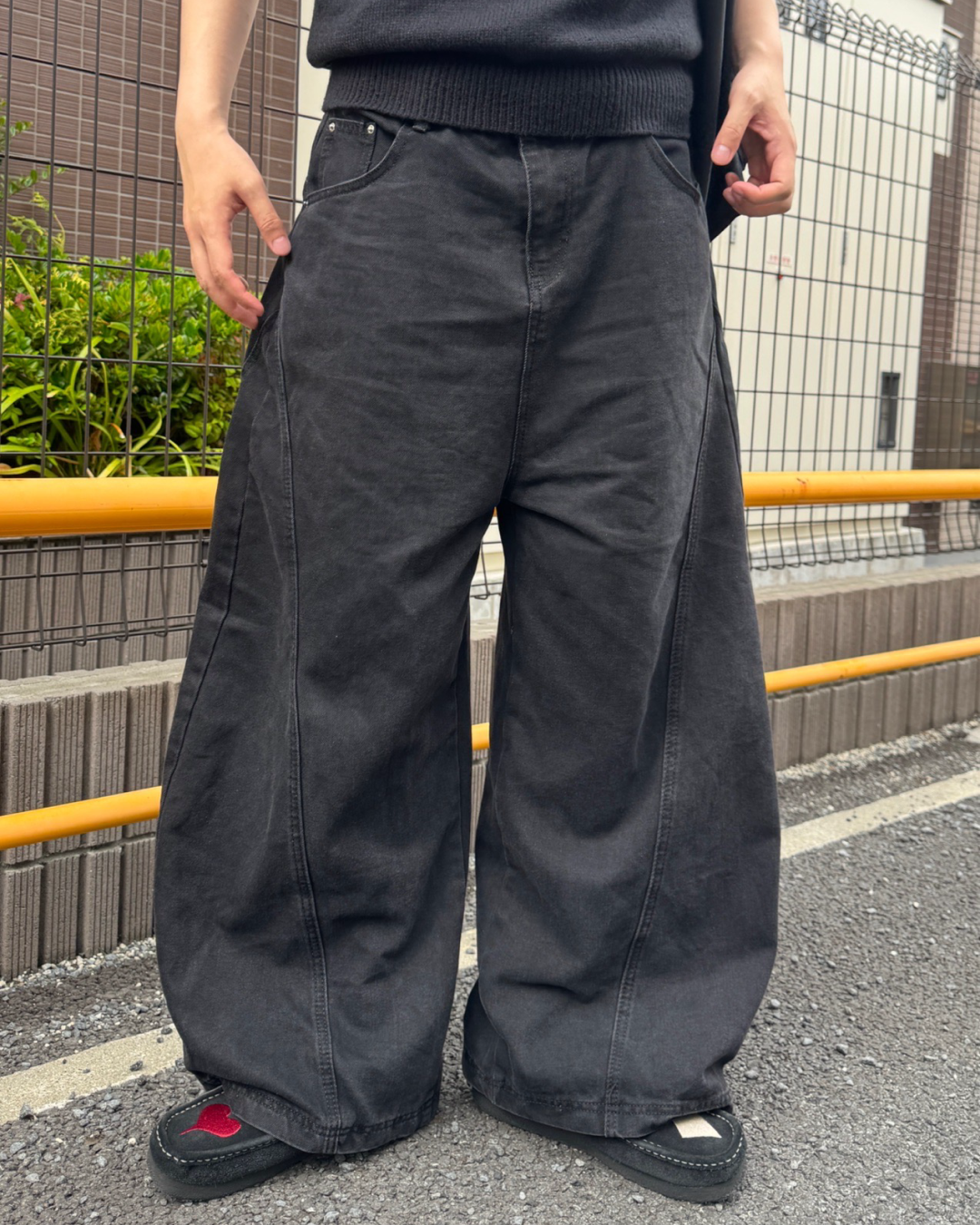 ブラックバギーデニムパンツ OK0046