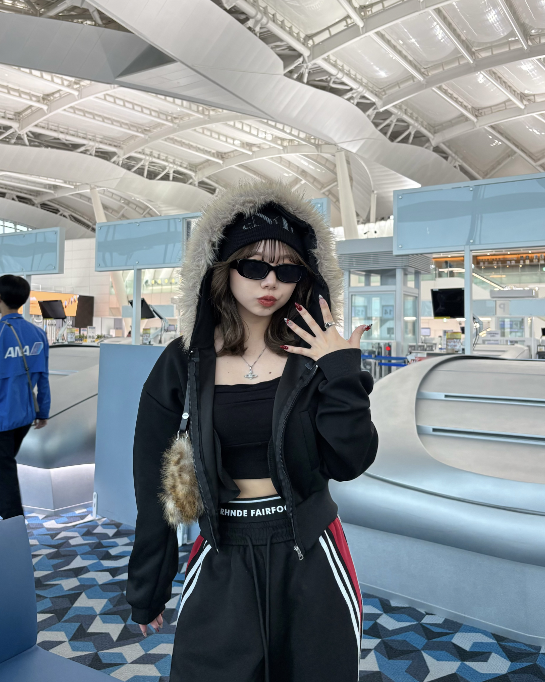 ファーフード付きショートジップパーカー SO0025