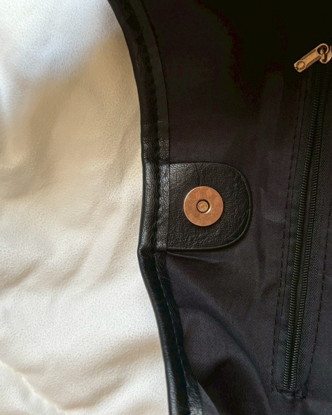 リバーシブルカジュアルレザー風バッグ
TM0063