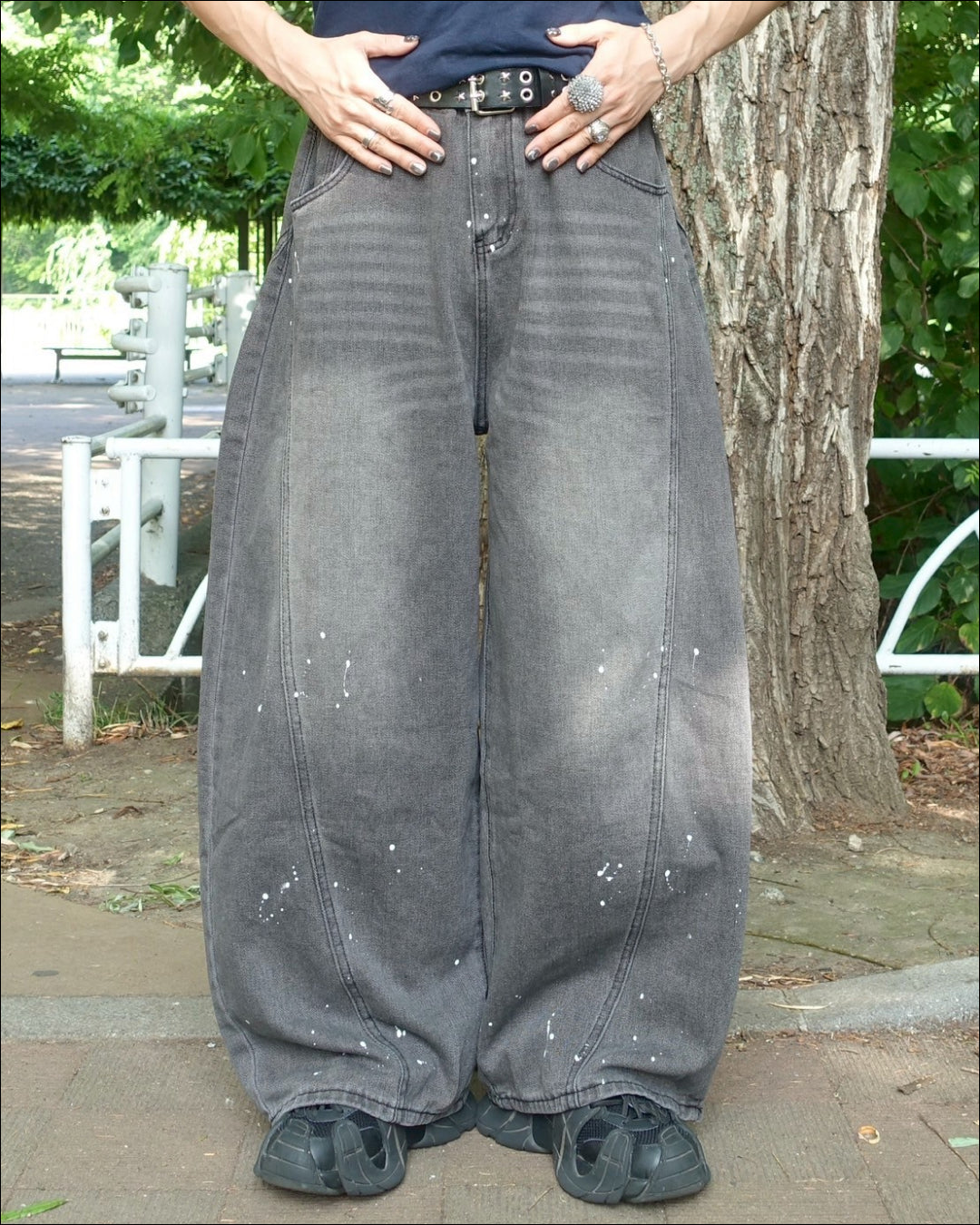 ペイント柄ブラックワイドバルーンデニム TN0183