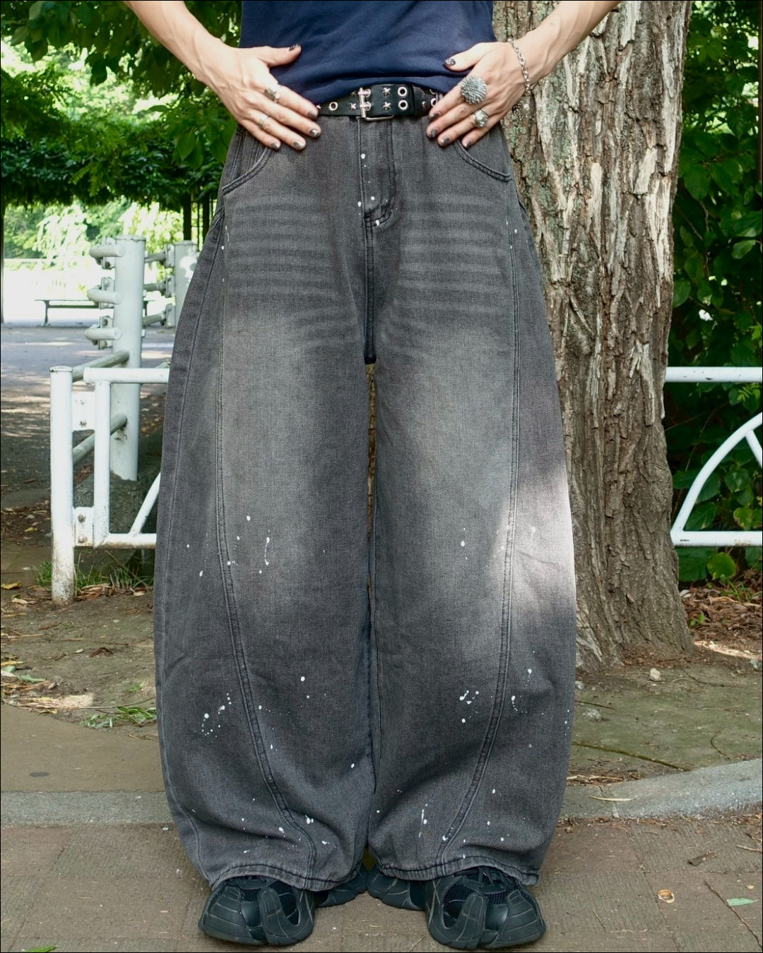 ペイント柄ブラックワイドバルーンデニム TN0183