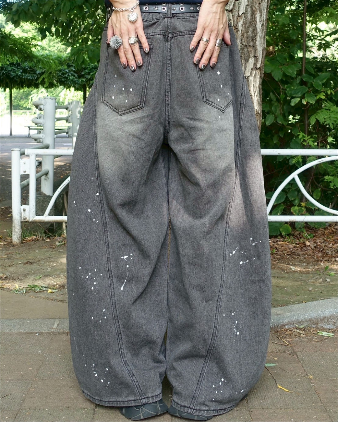 ペイント柄ブラックワイドバルーンデニム TN0183