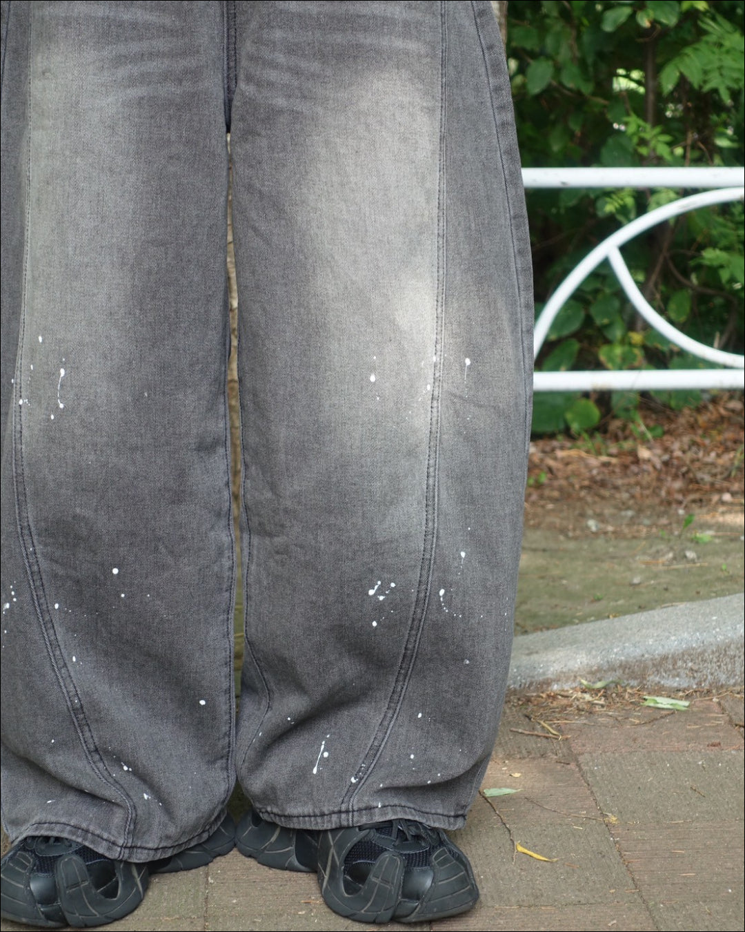 ペイント柄ブラックワイドバルーンデニム TN0183