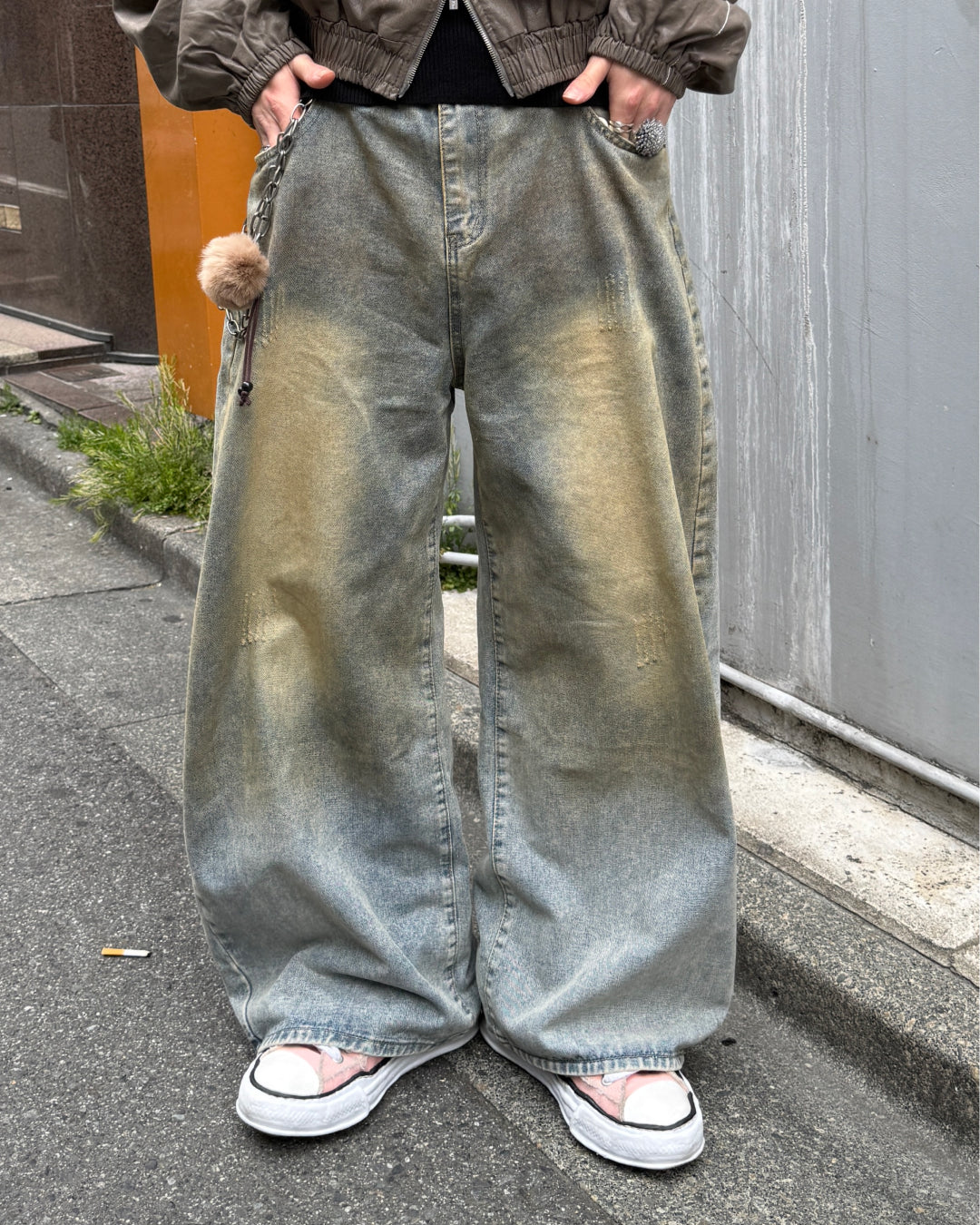 ブラウンウォッシュ加工ブルージーンズ
TN0368